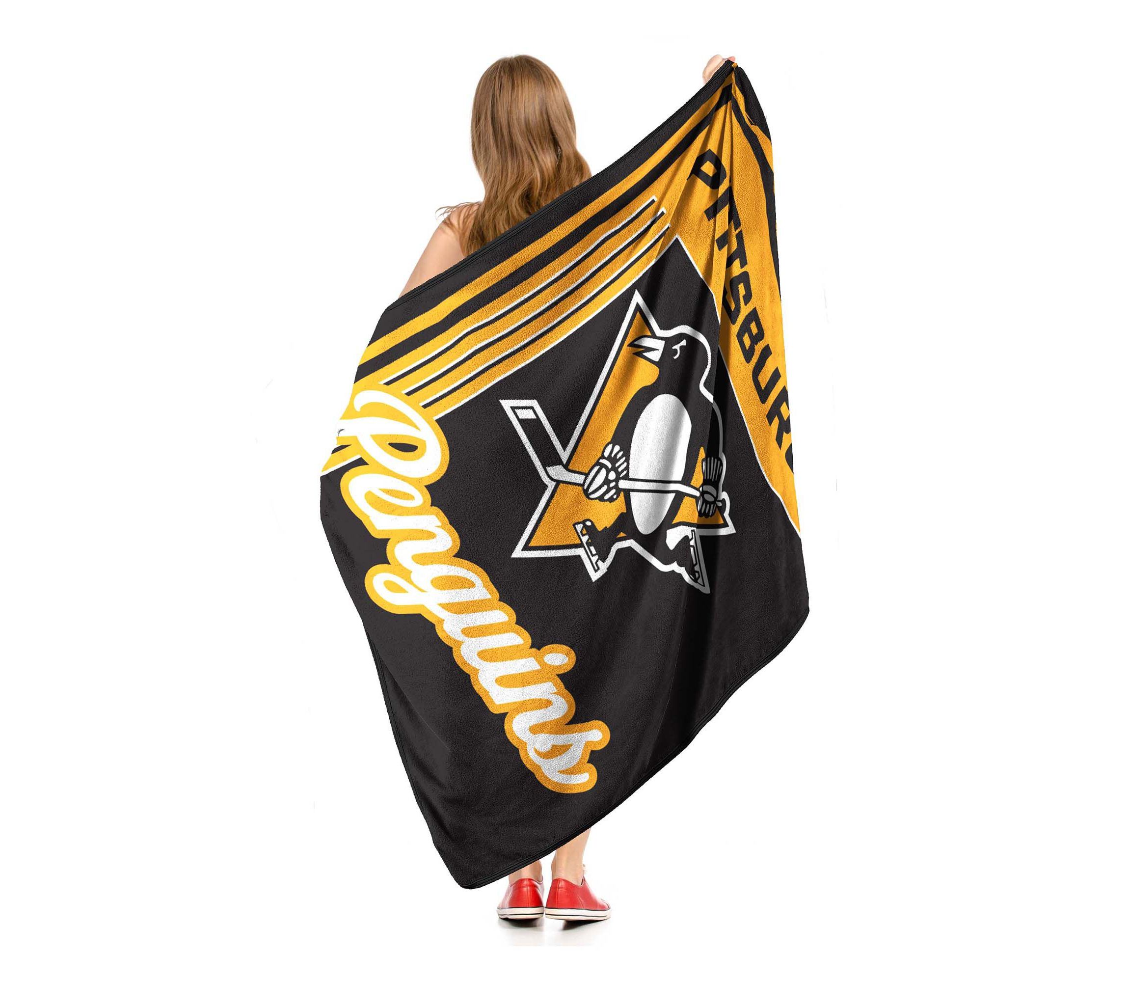 NHL Officially Licenced Pittsburgh Penguins 46" x 60" Microfiber Throw Blanket