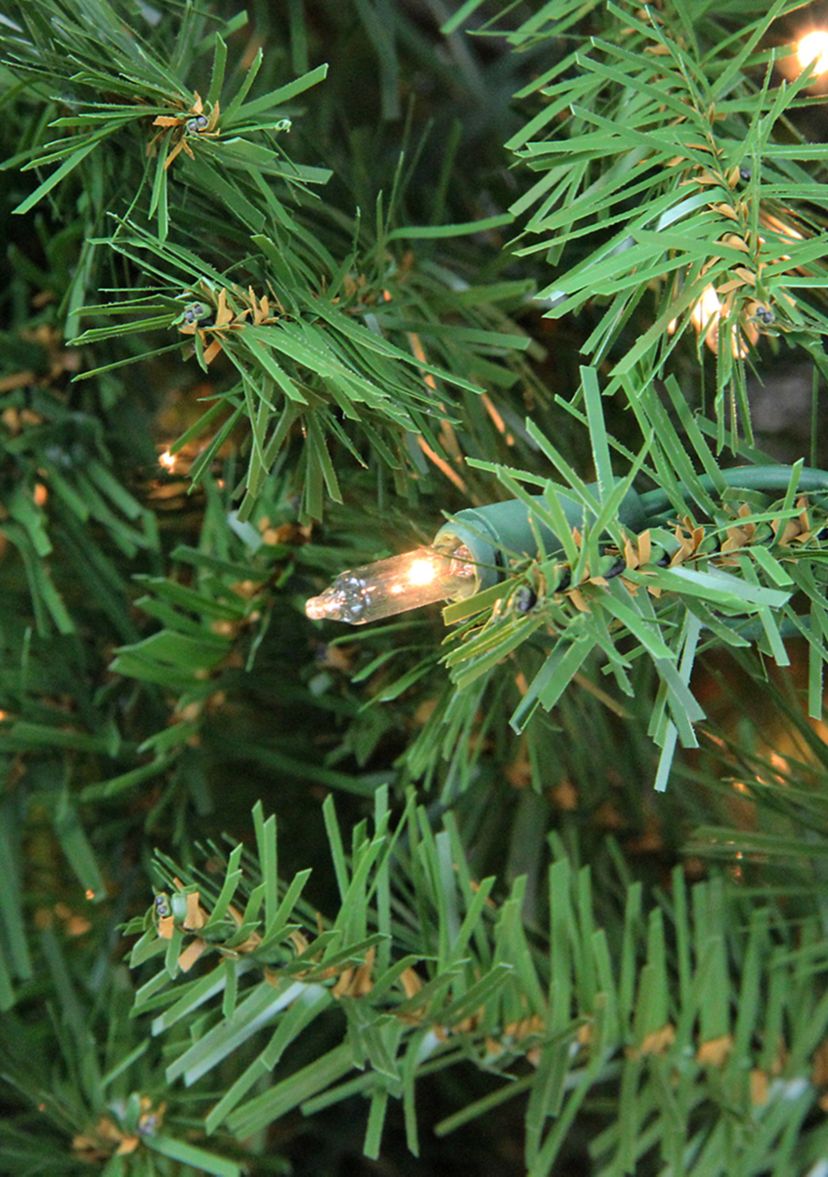6.5 Pre-Lit Full Artificial Northern Pine Christmas Tree - Clear Lights