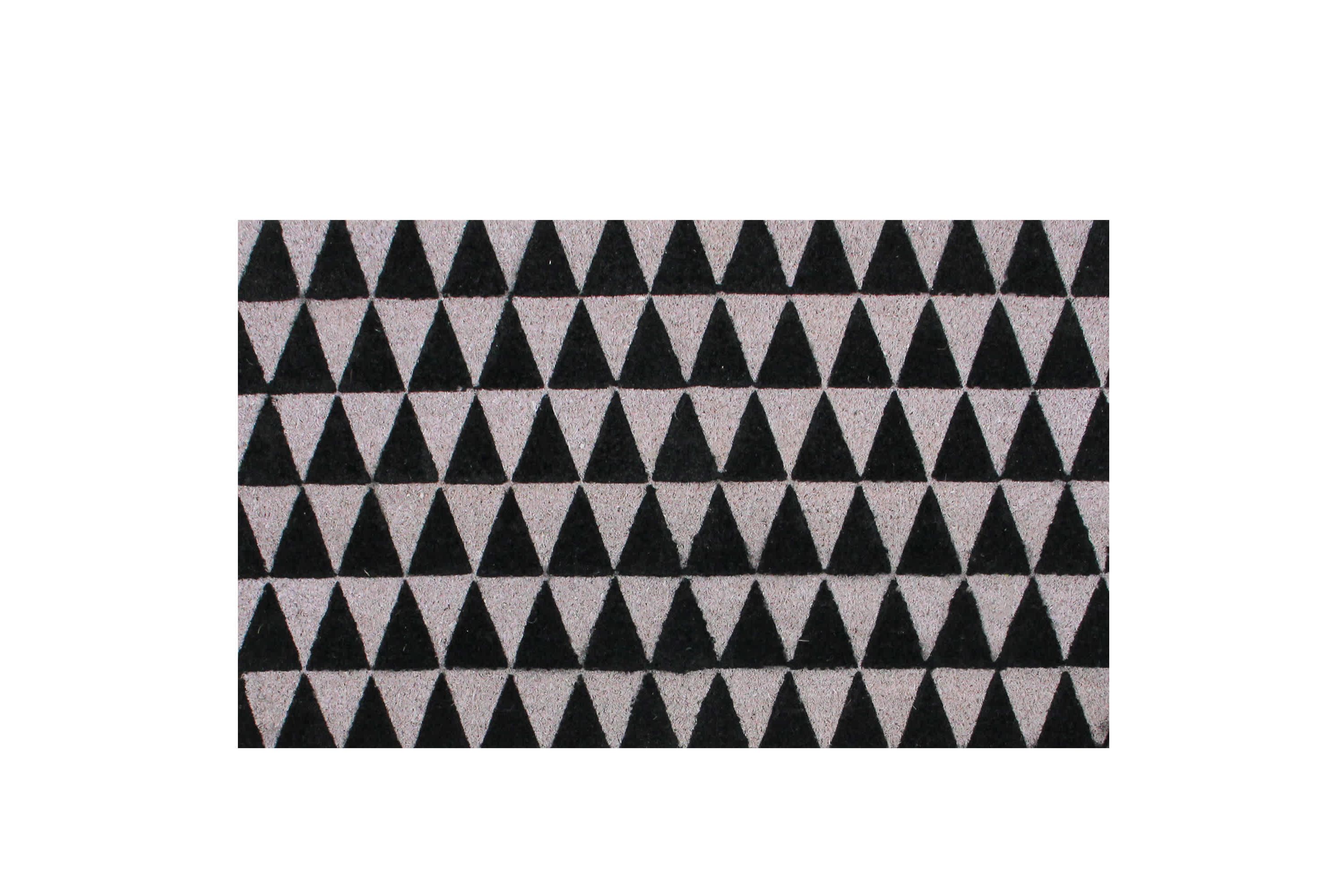 Black and Gray 3-Dimensional Triangle Print Doormat 17 x 29