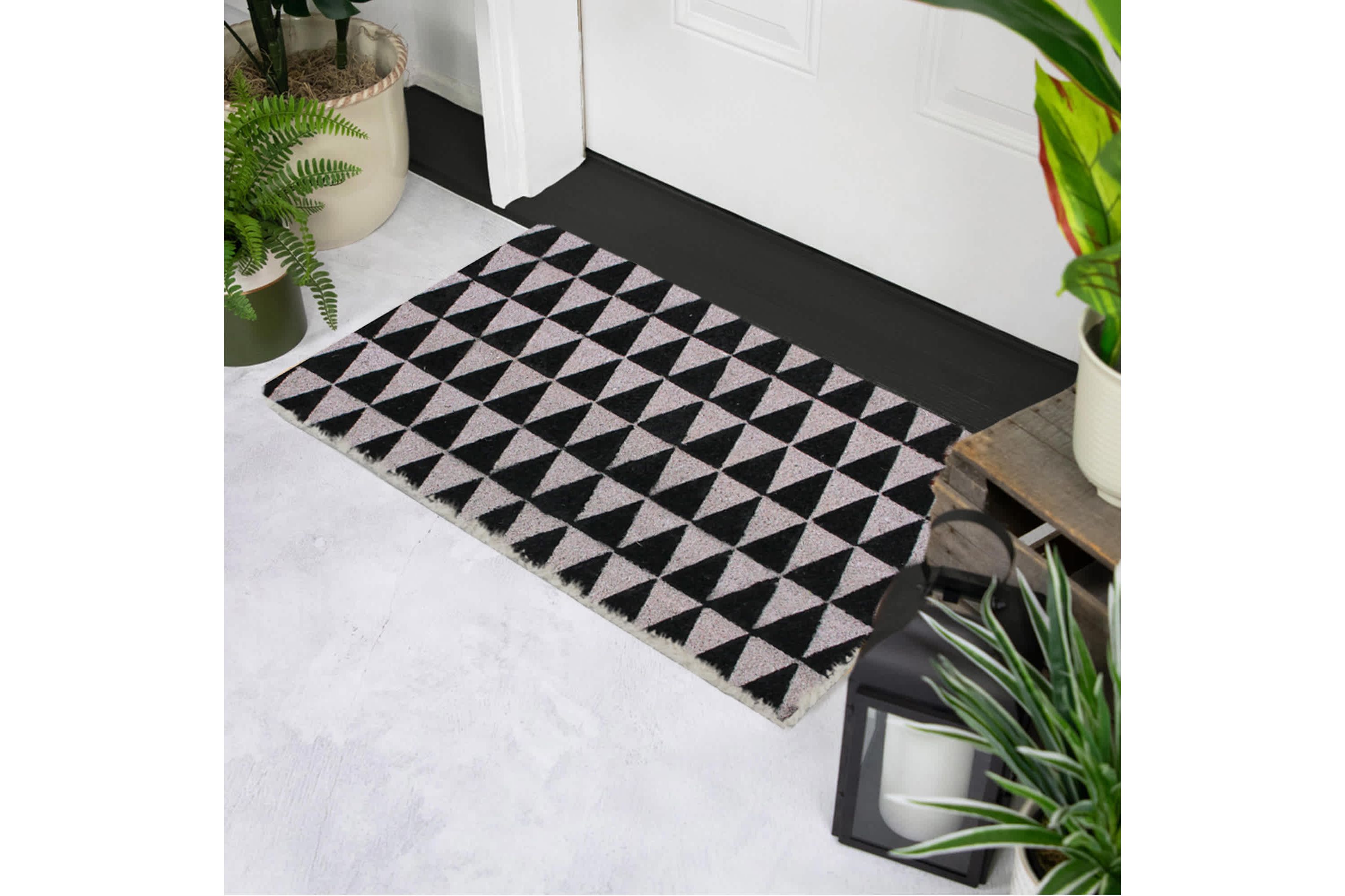 Black and Gray 3-Dimensional Triangle Print Doormat 17 x 29
