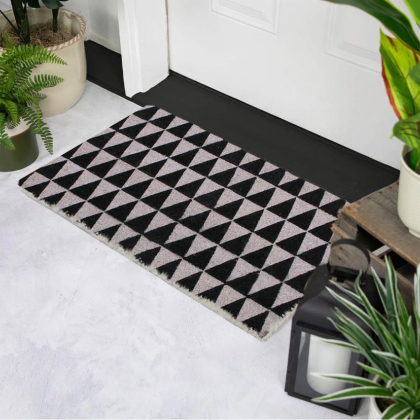 Black and Gray 3-Dimensional Triangle Print Doormat 17 x 29