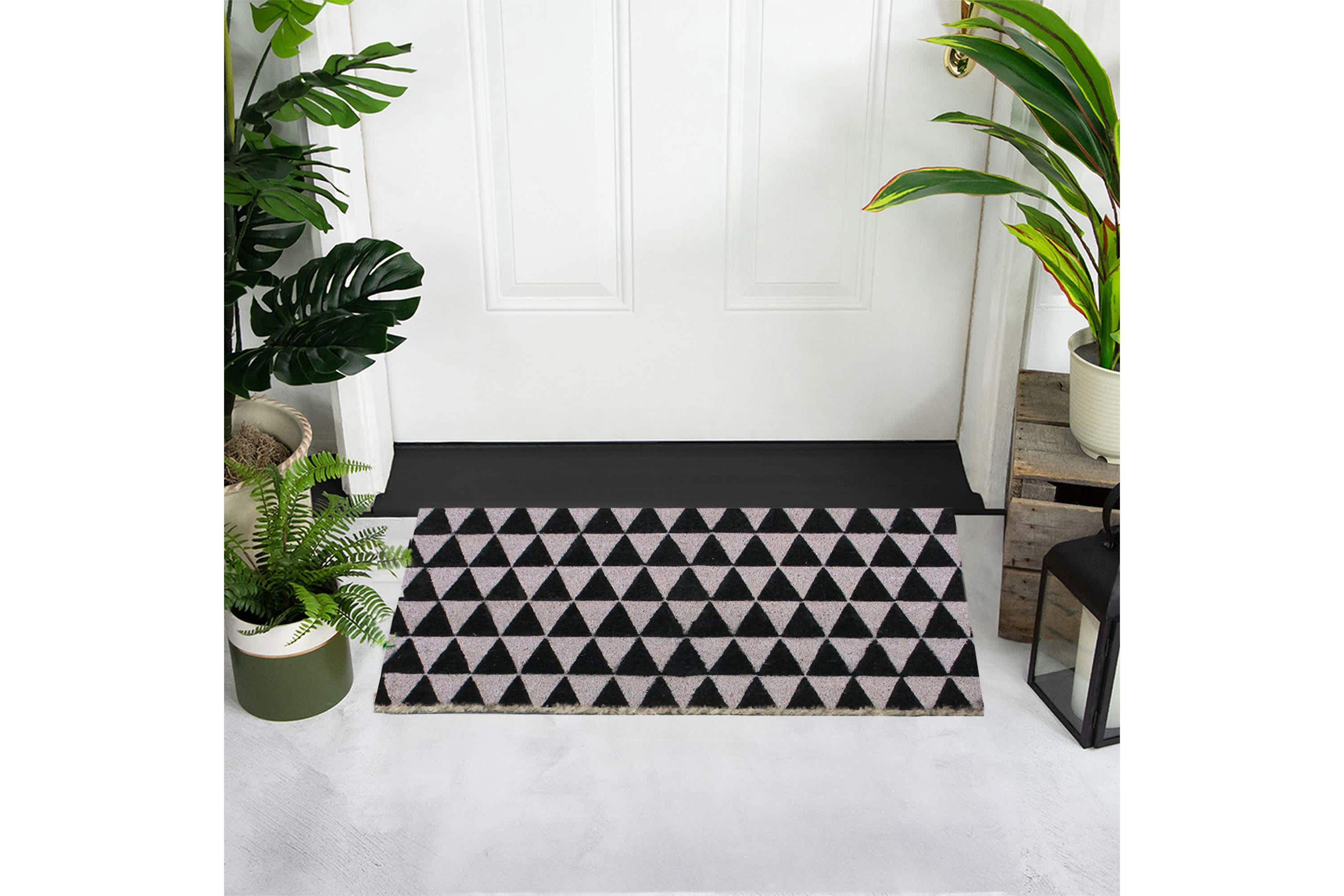 Black and Gray 3-Dimensional Triangle Print Doormat 17 x 29