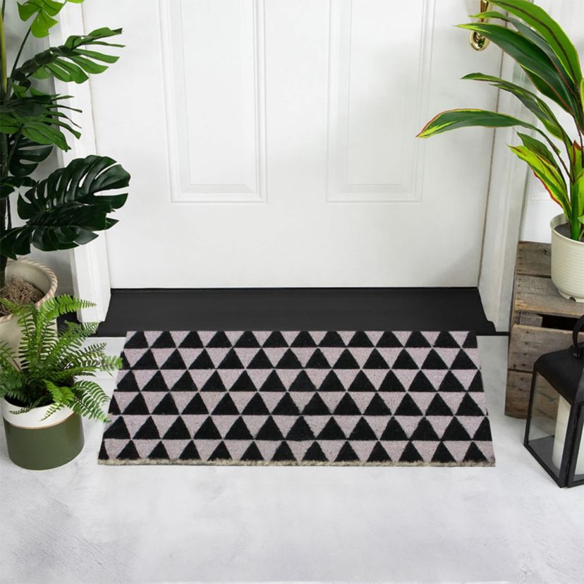 Black and Gray 3-Dimensional Triangle Print Doormat 17 x 29