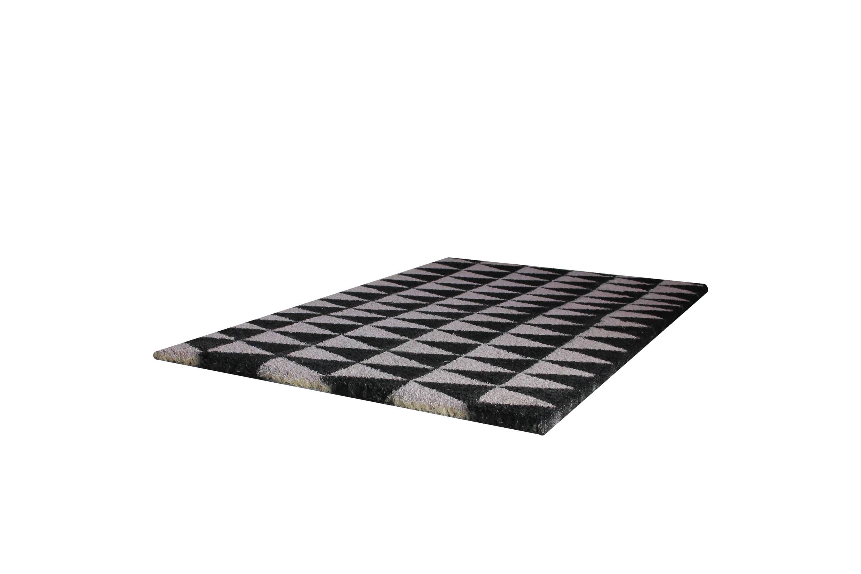 Black and Gray 3-Dimensional Triangle Print Doormat 17 x 29