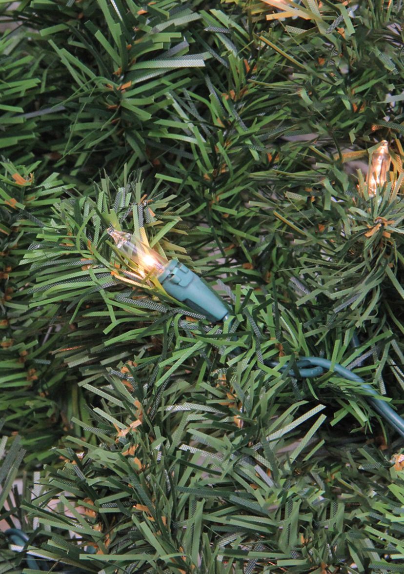 24Inch Pre-Lit Canadian Pine Artificial Christmas Wreath  Clear Lights