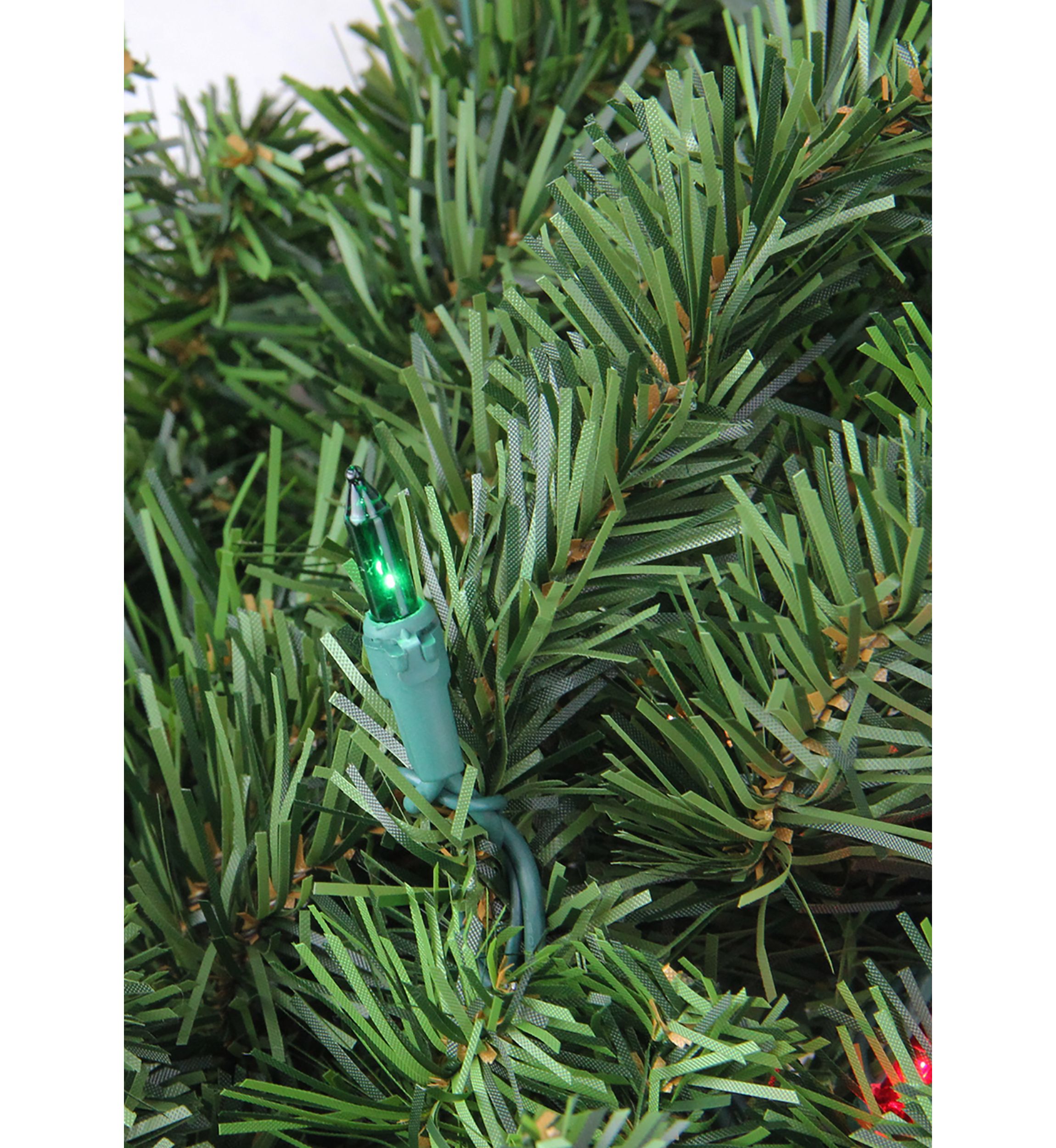 24Inch Pre-Lit Canadian Pine Artificial Christmas Wreath - Multi Lights