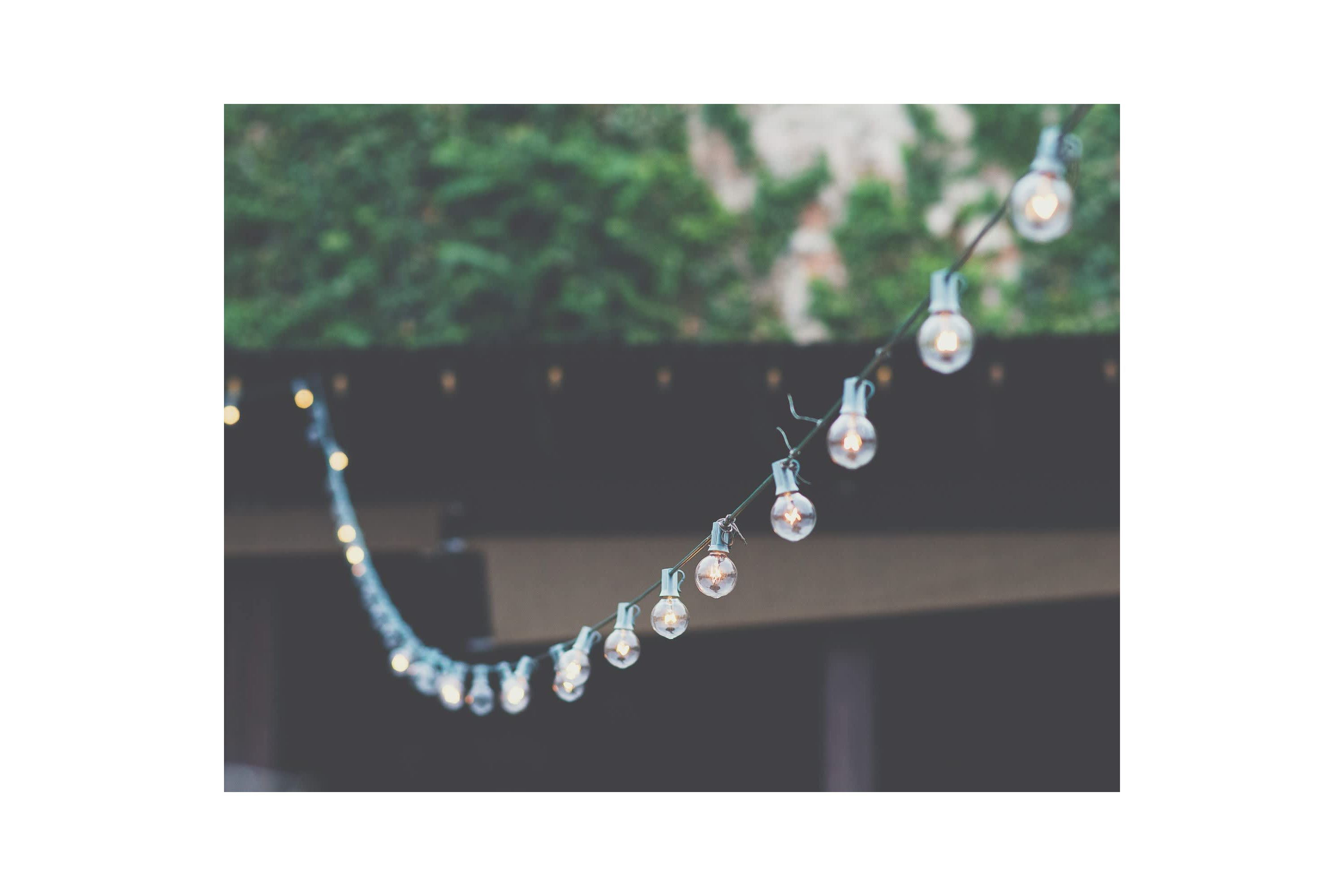 10-Count Frosted White G50 Globe Patio Lights-  9ft Green Wire