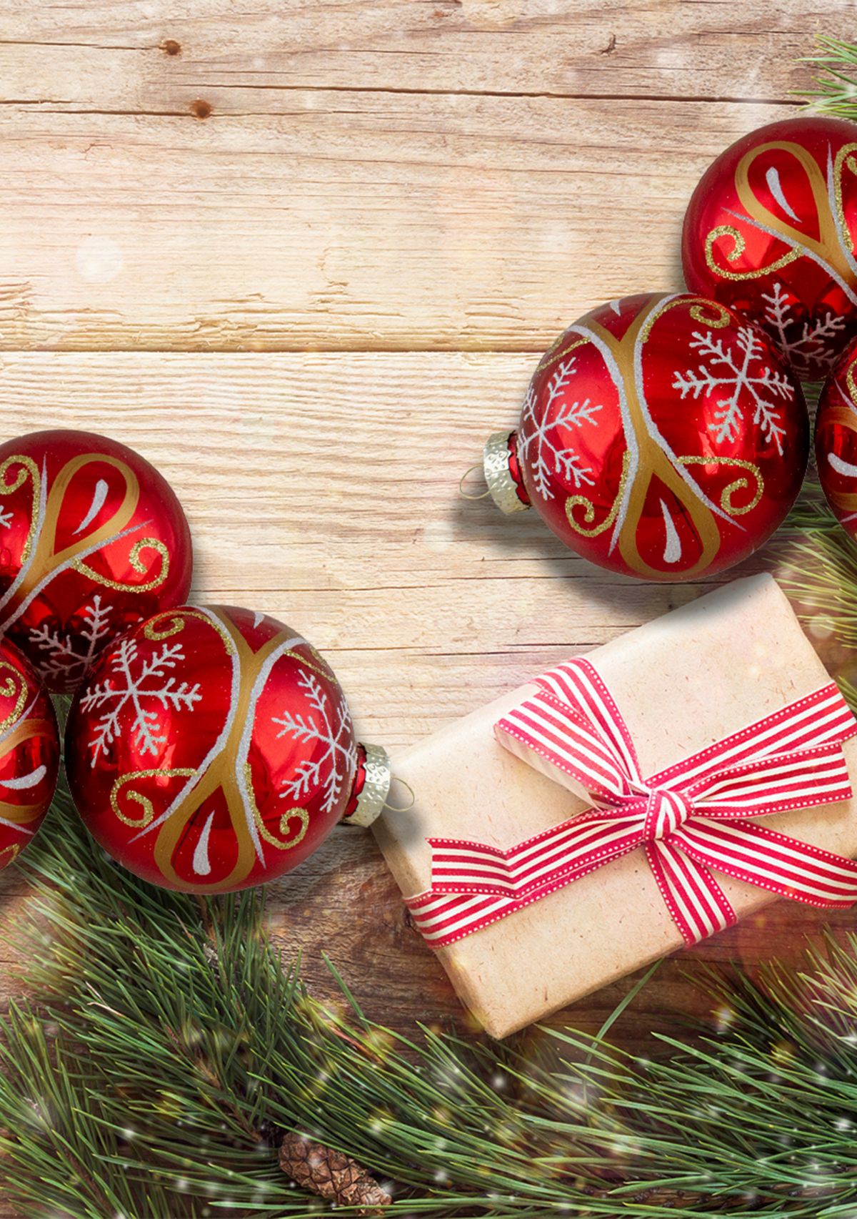 4ct Red and Gold Glass Hanging Christmas Ball Ornaments 2.5-Inch (67mm)