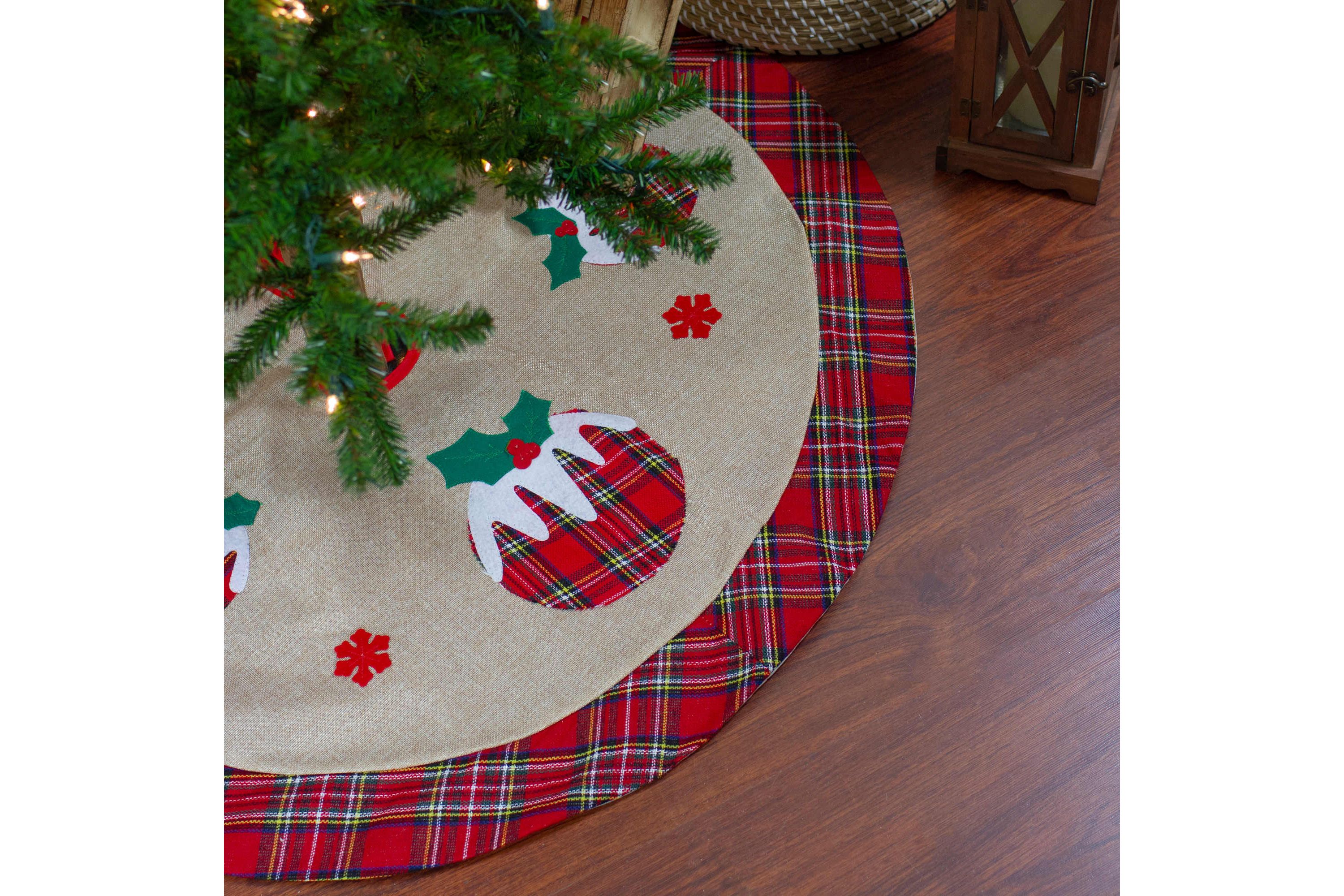 36" Burlap Plaid Tree Skirt with Christmas Puddings