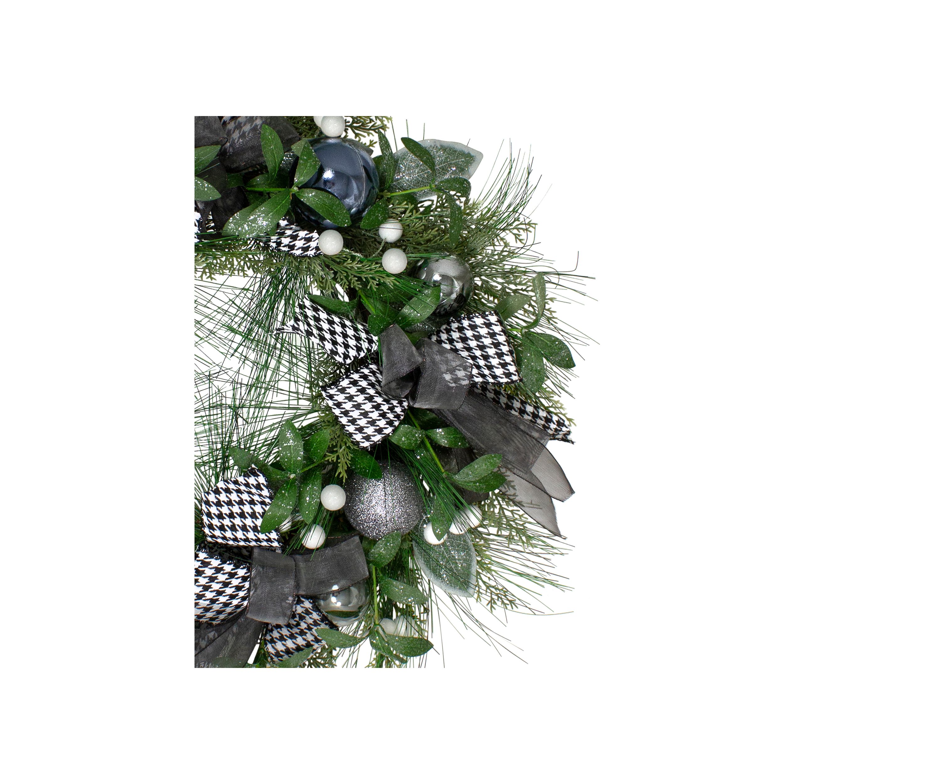 Houndstooth and White Berries Artificial Christmas Wreath - 24-Inch  Unlit
