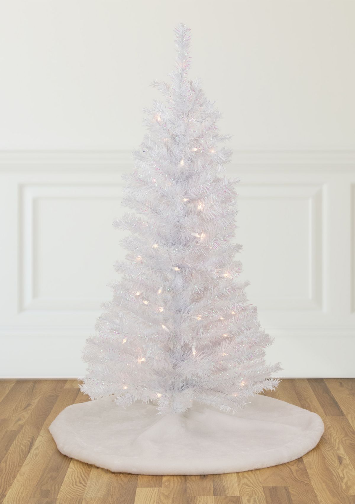 4 Pre-lit Rockport White Pine Artificial Christmas Tree  Clear Lights