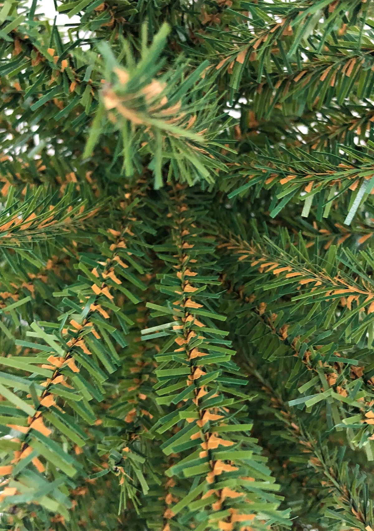 18Inch Traditional Scottsdale Mini Pine Artificial Christmas Tree with Burlap  Unlit