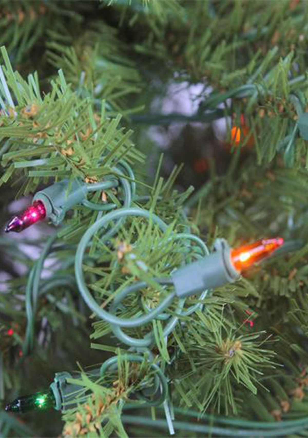 9 Pre-Lit Rockwood Pine Artificial Christmas Tree  Multi Lights