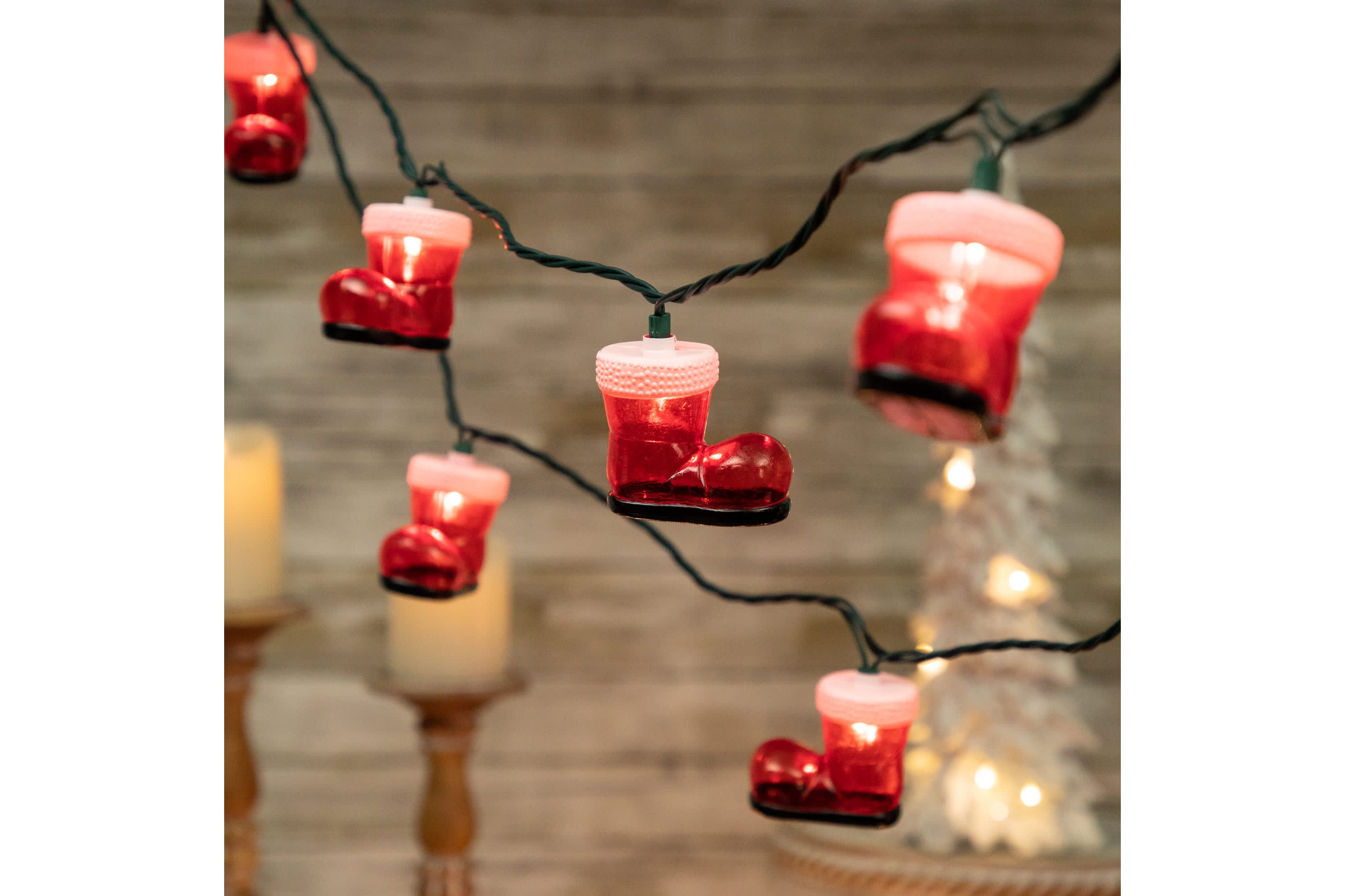 10-Count Santas Boots Christmas Light Set  7.5ft Green Wire