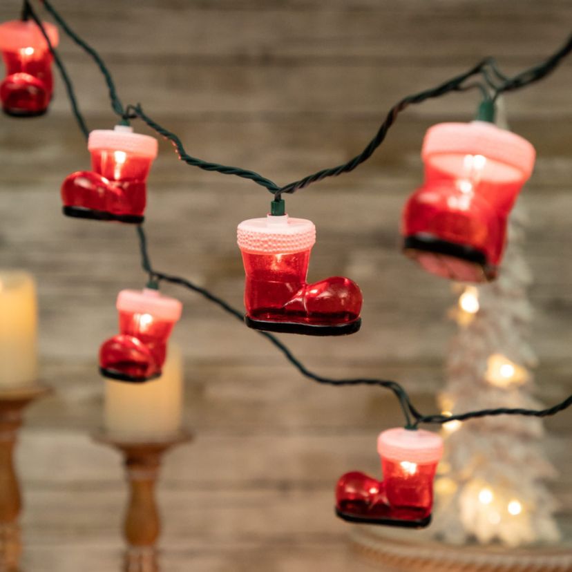 10-Count Santas Boots Christmas Light Set  7.5ft Green Wire