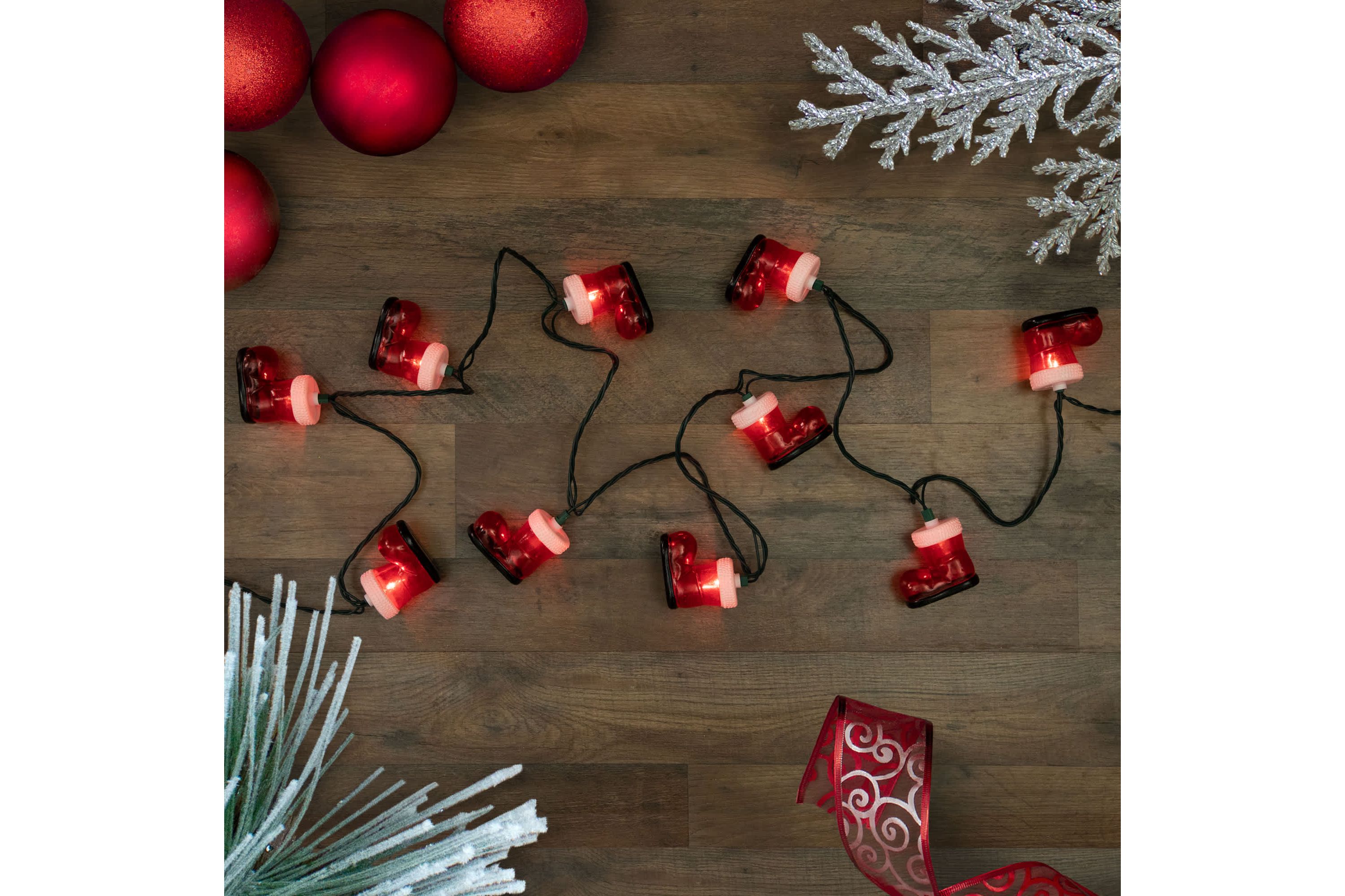 10-Count Santas Boots Christmas Light Set  7.5ft Green Wire