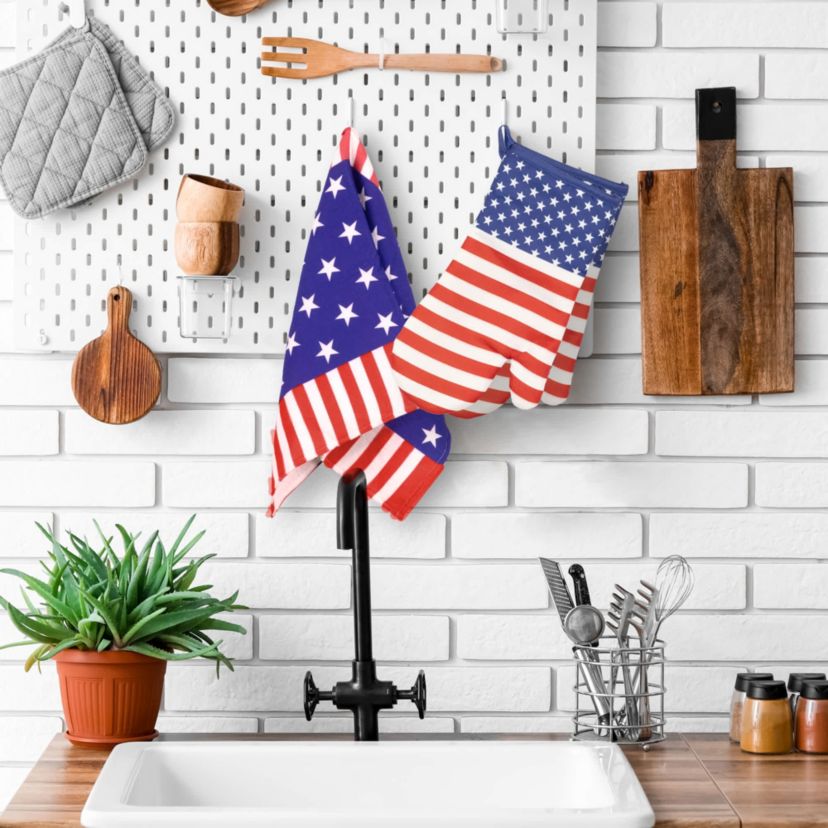Stars and Stripes Americana Oven Mitts - 13.75" - Red and Blue - Set of 2