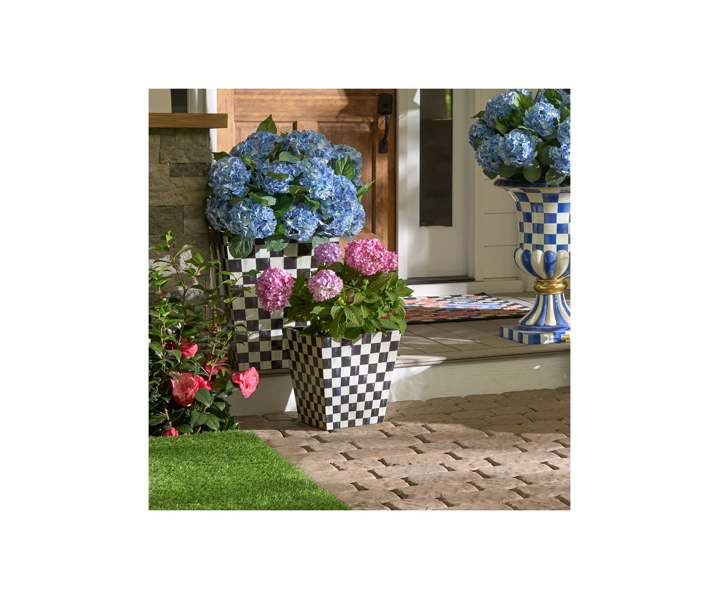 Courtly Check® 13" Planter
