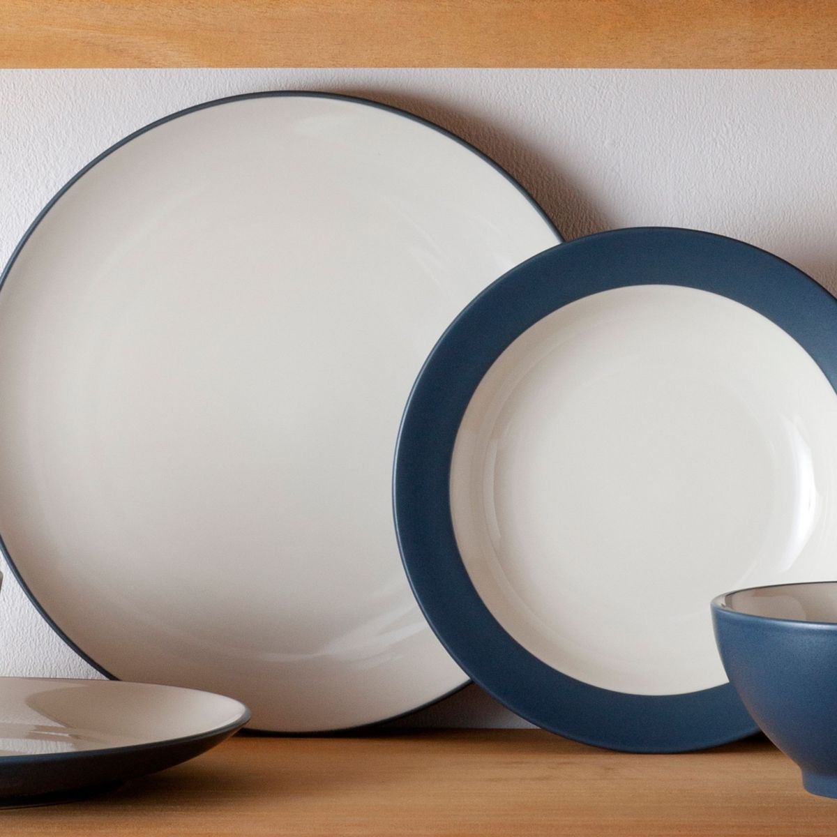 Colorwave 12 Piece Coupe Dinnerware Set, Service for 4