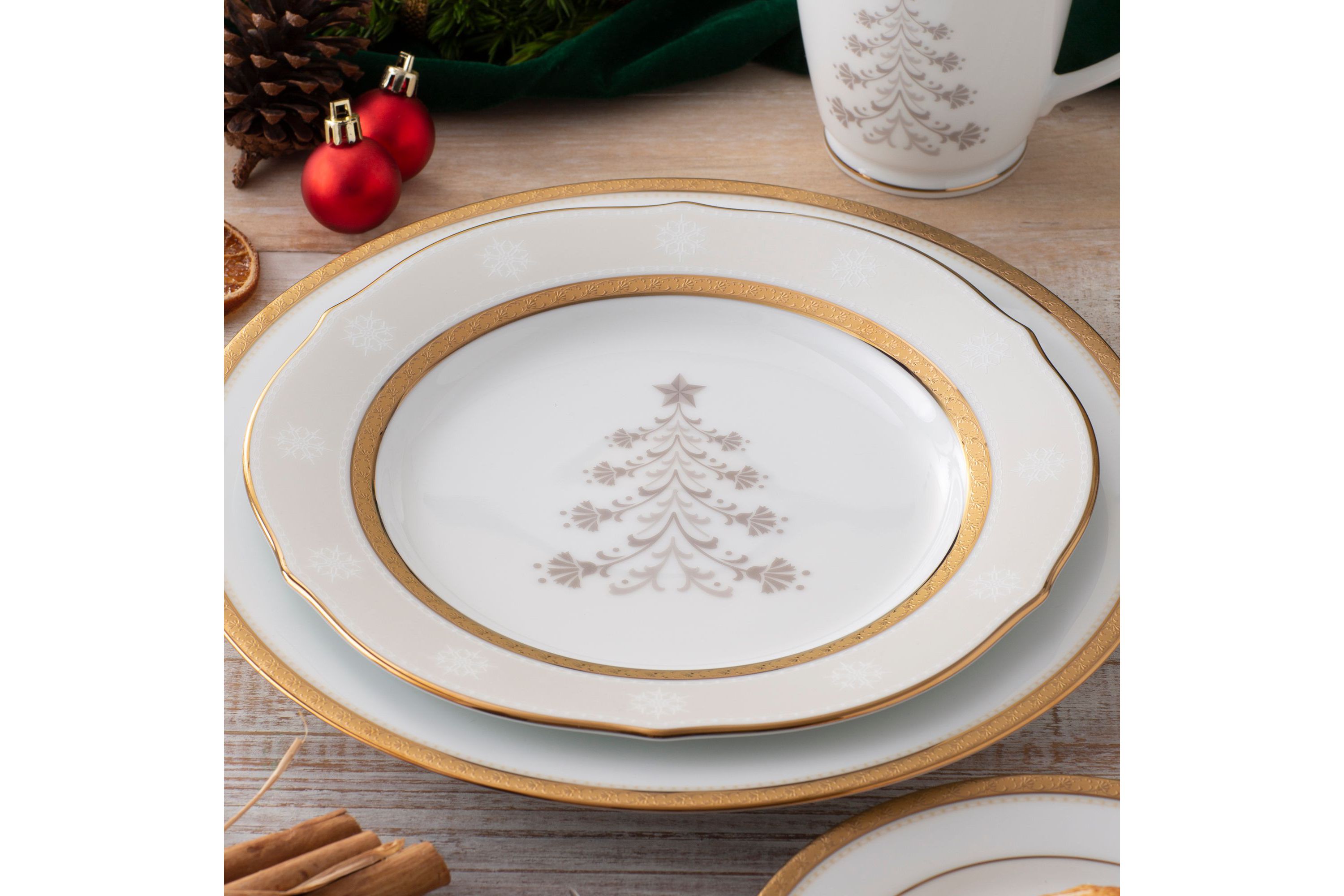 Charlotta Gold Set Of 4 Holiday Accent Plates, 9"