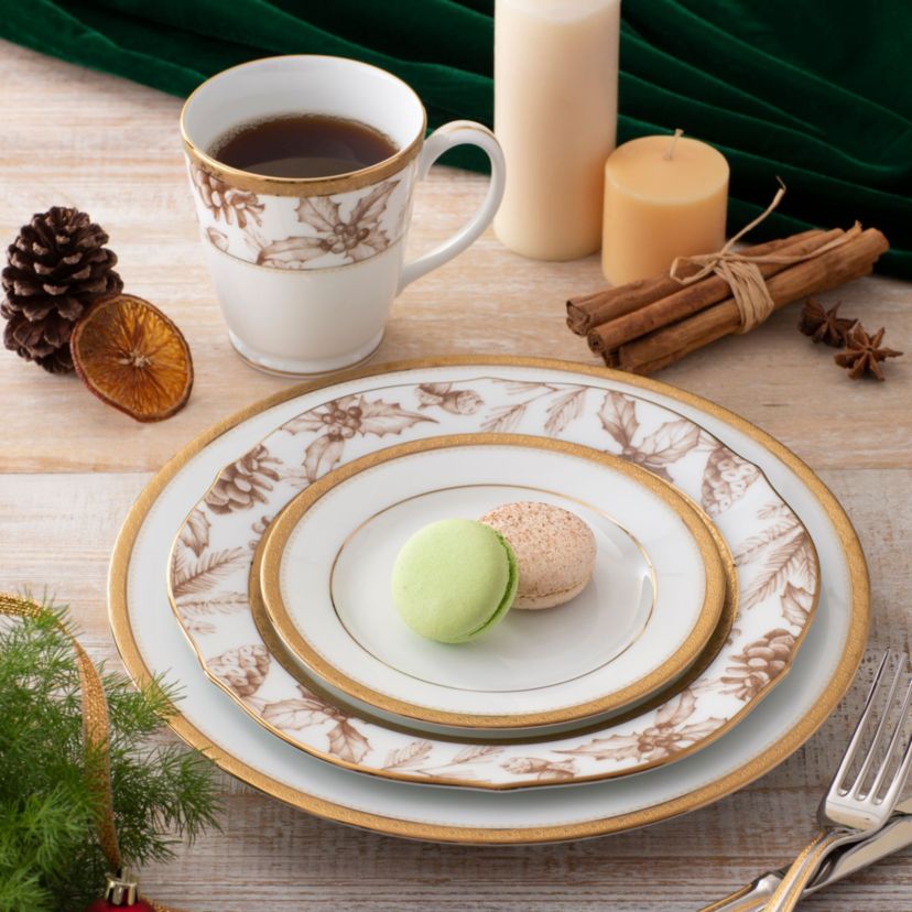 Charlotta Gold Set Of 4 Holiday Accent Plates, 9"