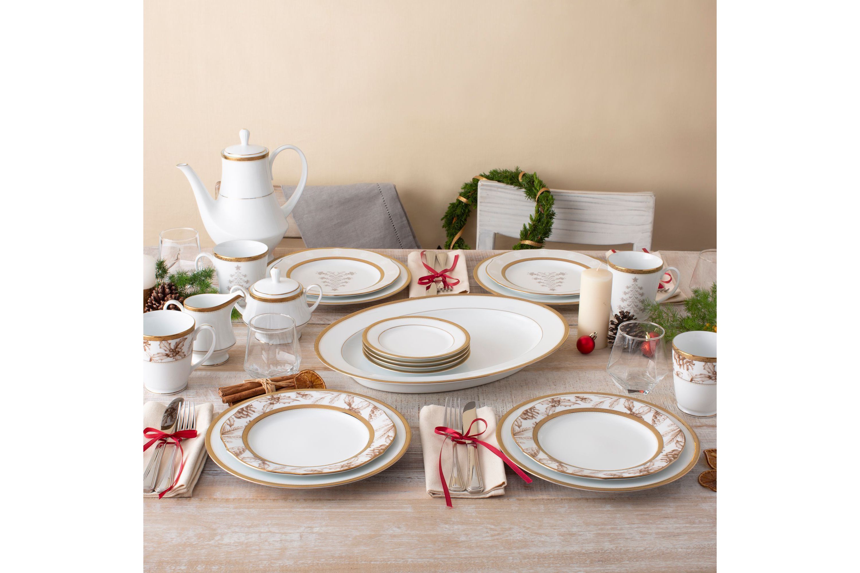 Charlotta Gold Set Of 4 Holiday Accent Plates, 9"