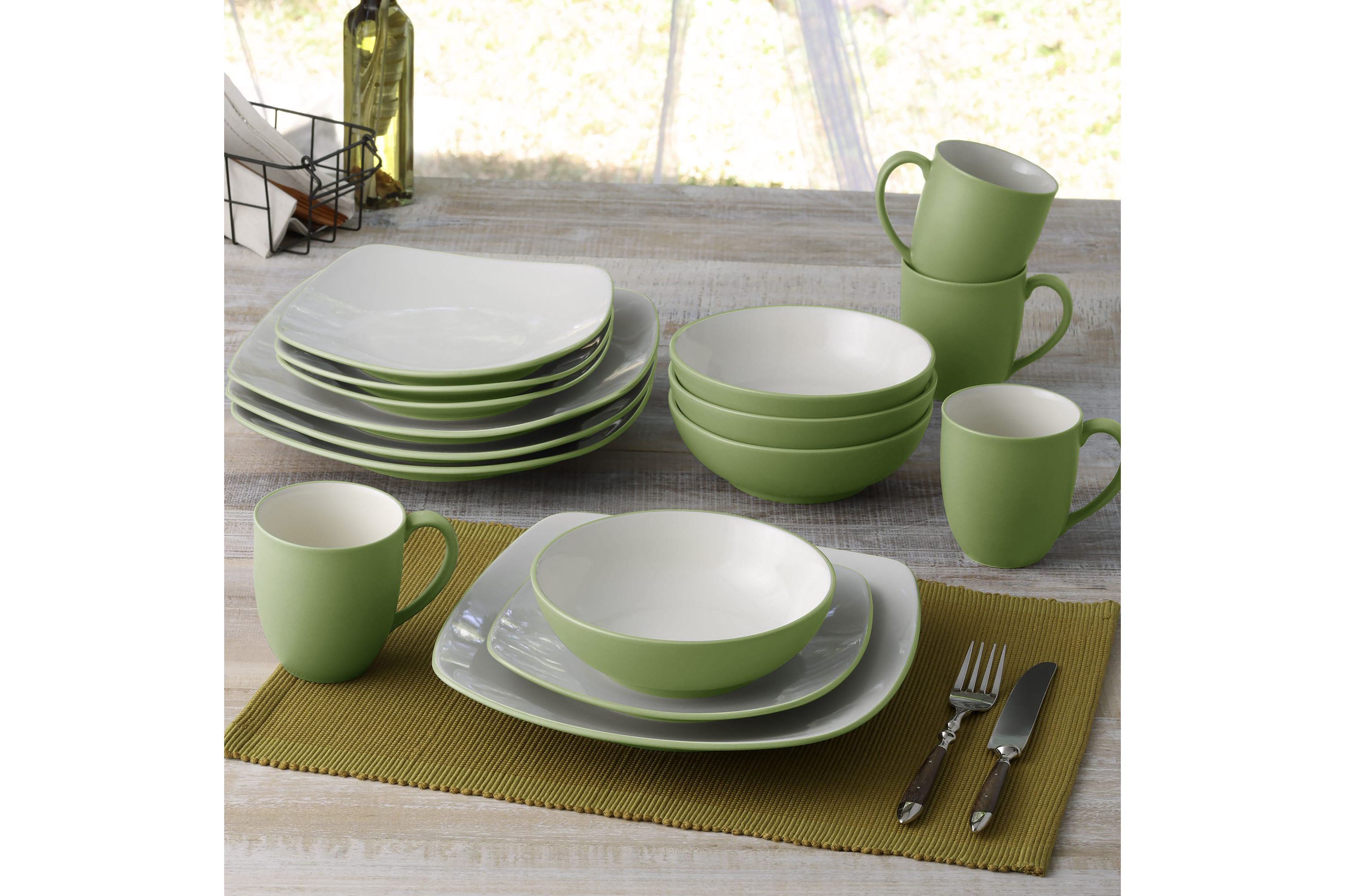 Colorwave 16-Piece Square Dinnerware Set, Service for 4