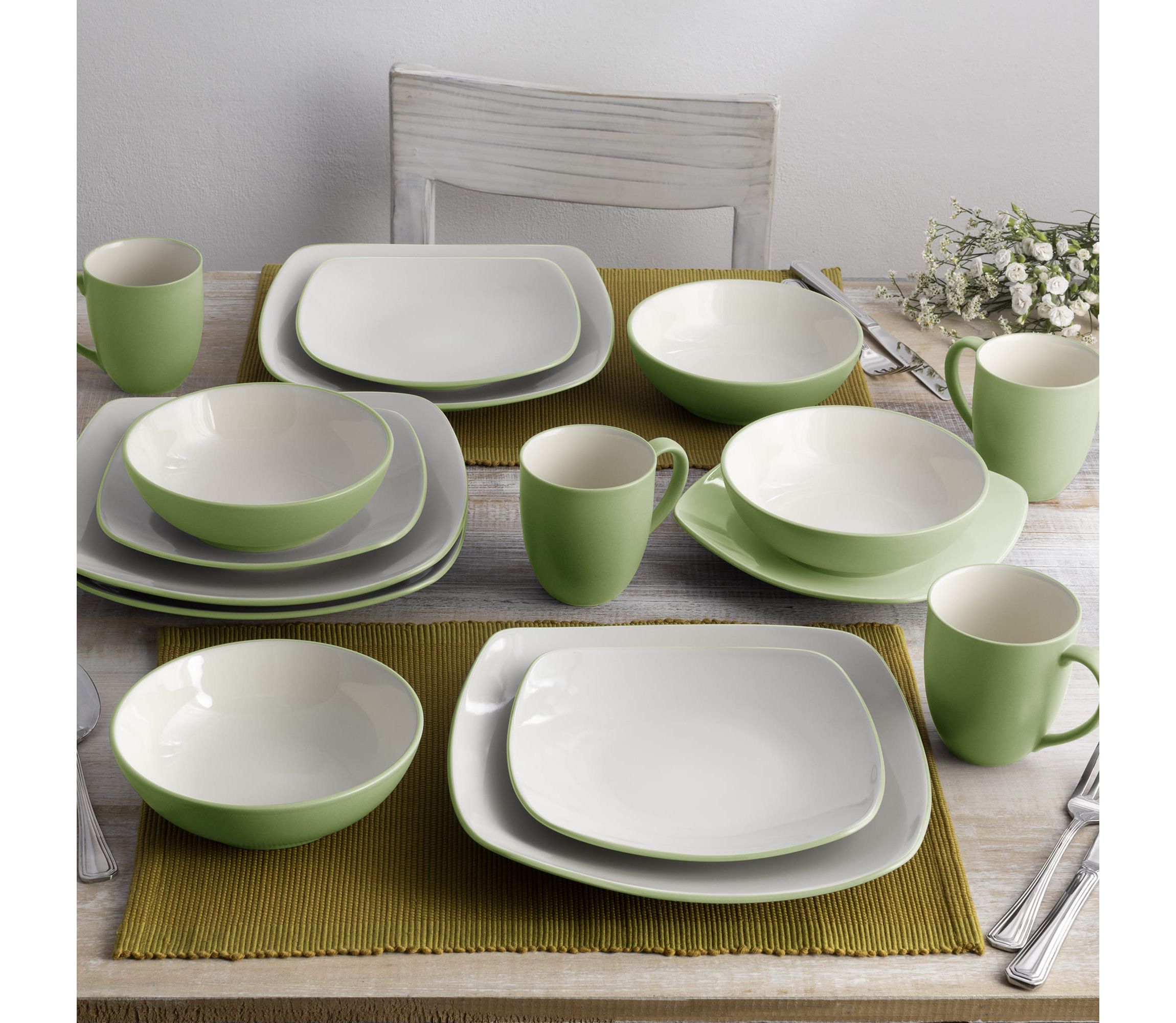 Colorwave 16-Piece Square Dinnerware Set, Service for 4