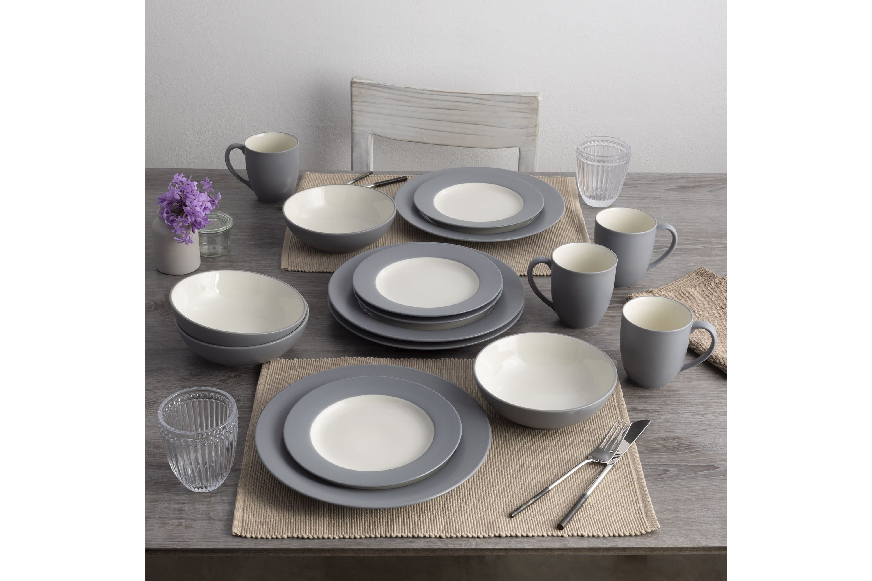 Colorwave 16-Piece Rim Dinnerware Set, Service for 4