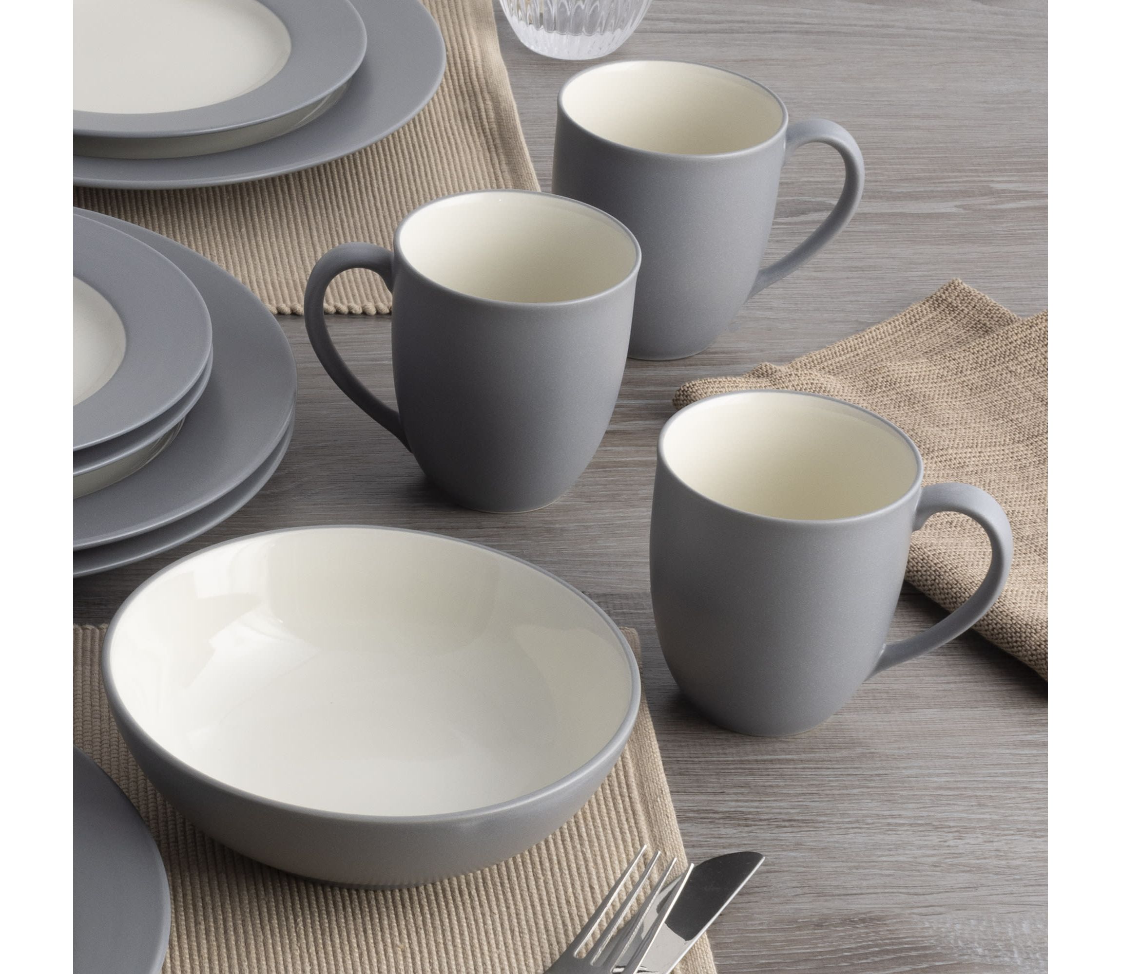 Colorwave 16-Piece Rim Dinnerware Set, Service for 4