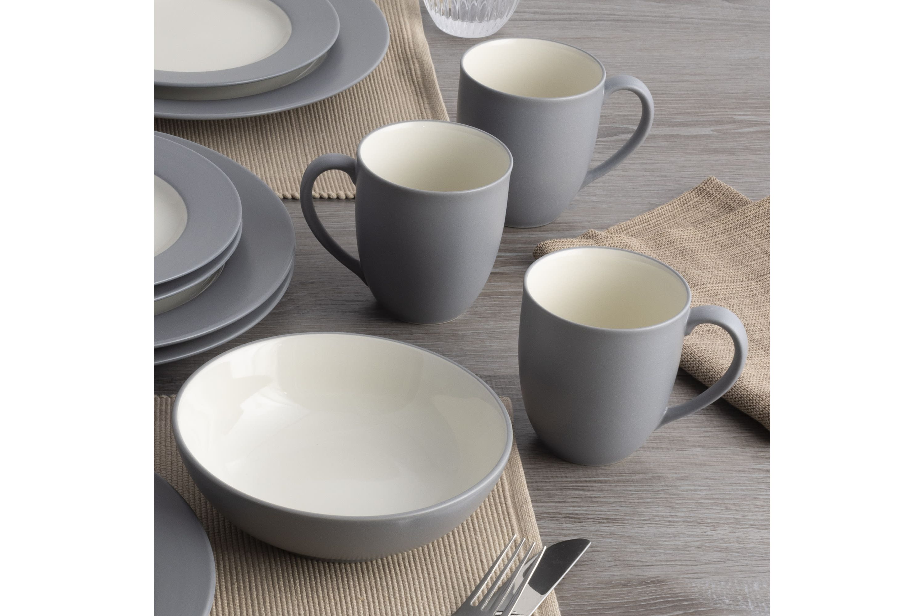 Colorwave 16-Piece Rim Dinnerware Set, Service for 4