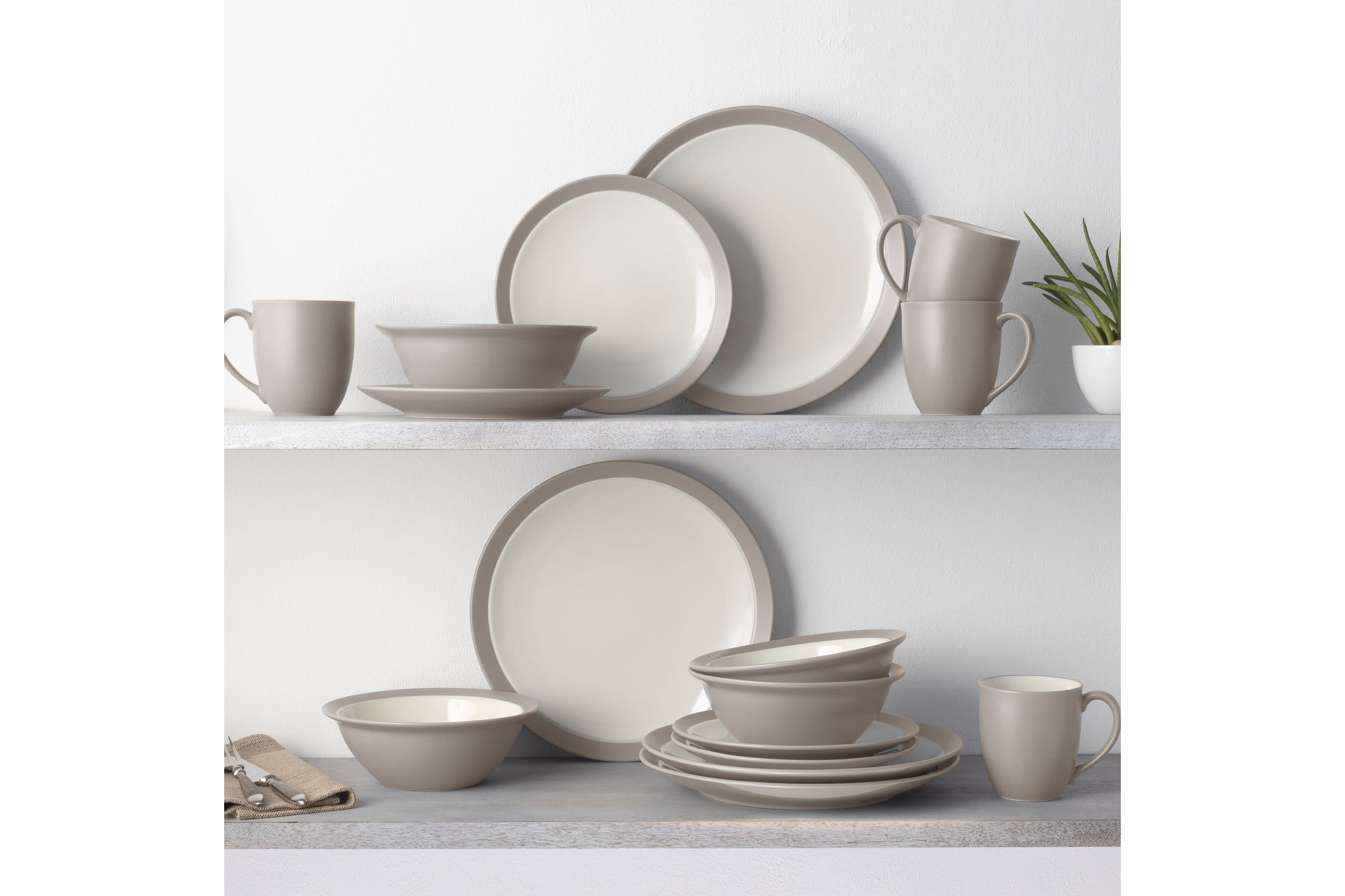 Colorwave 16-Piece Curve Dinnerware Set, Service for 4
