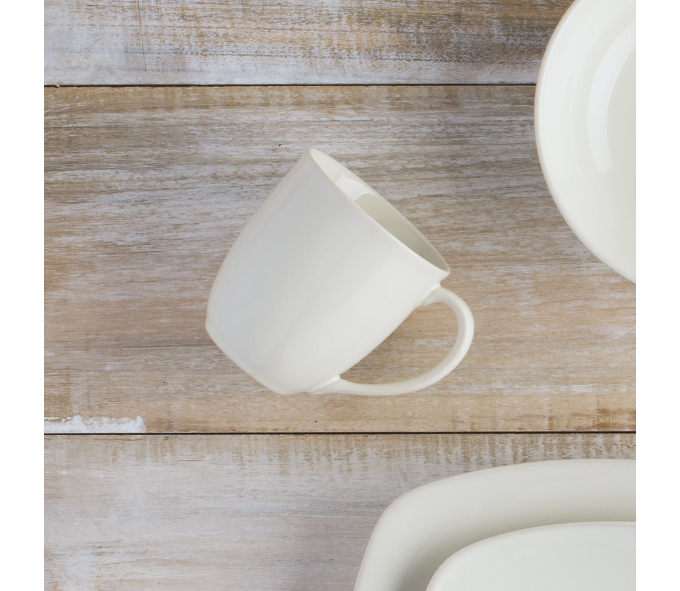 Colorwave 16-Piece Coupe Dinnerware Set, Service for 4