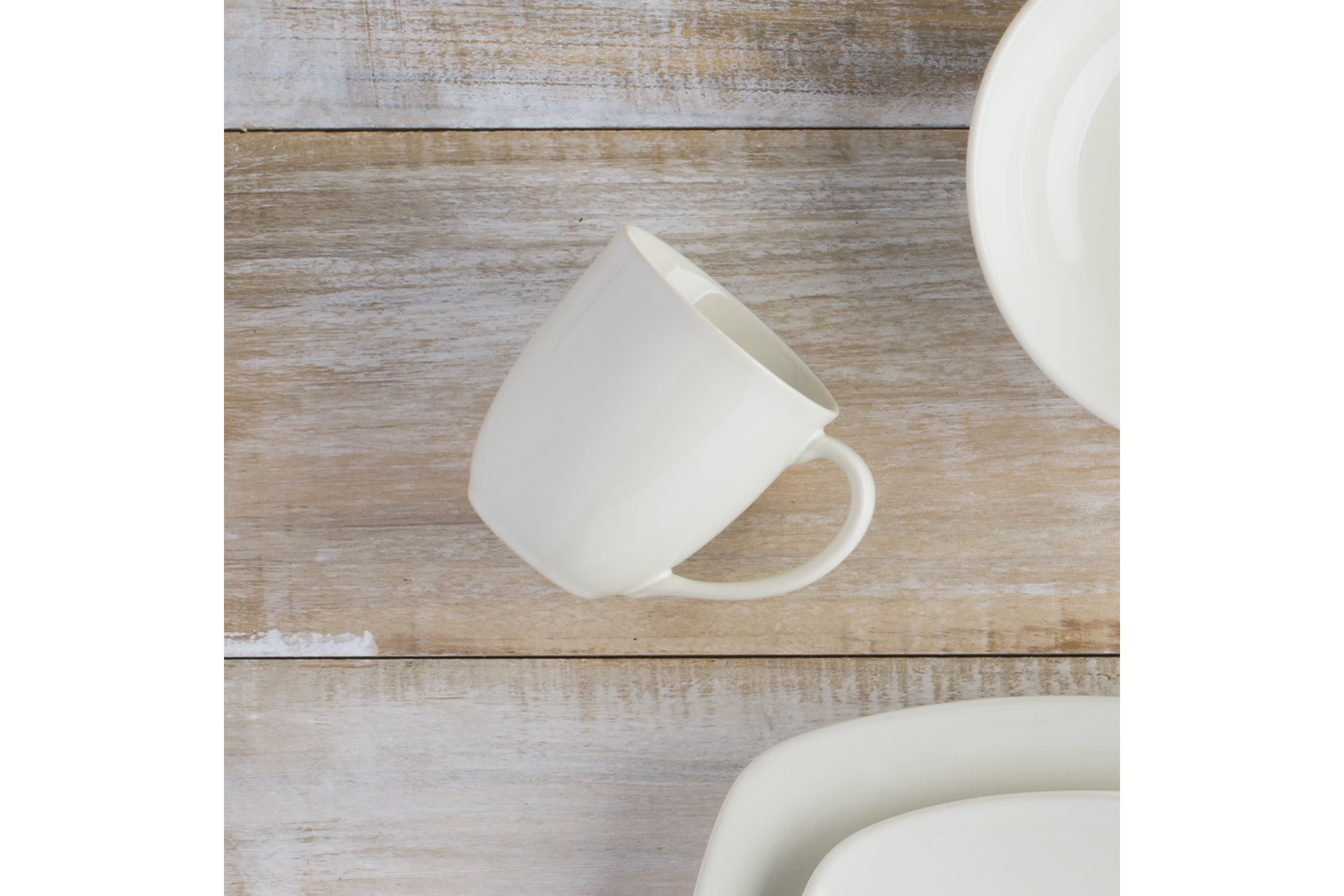 Colorwave 16-Piece Coupe Dinnerware Set, Service for 4