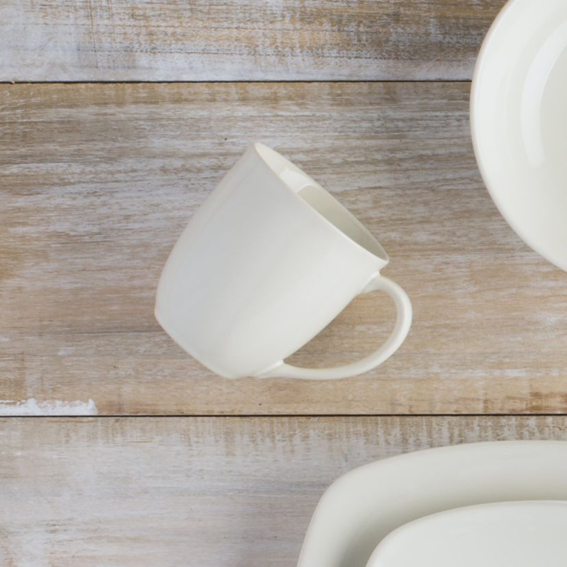 Colorwave 16-Piece Coupe Dinnerware Set, Service for 4
