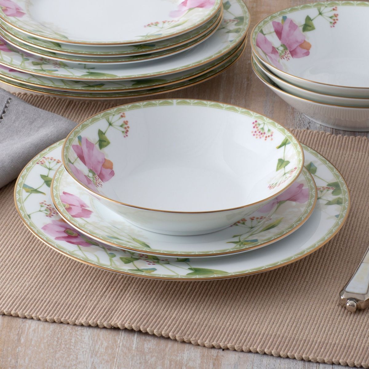 Poppy Place 12-Piece Dinnerware Set, Service for 4