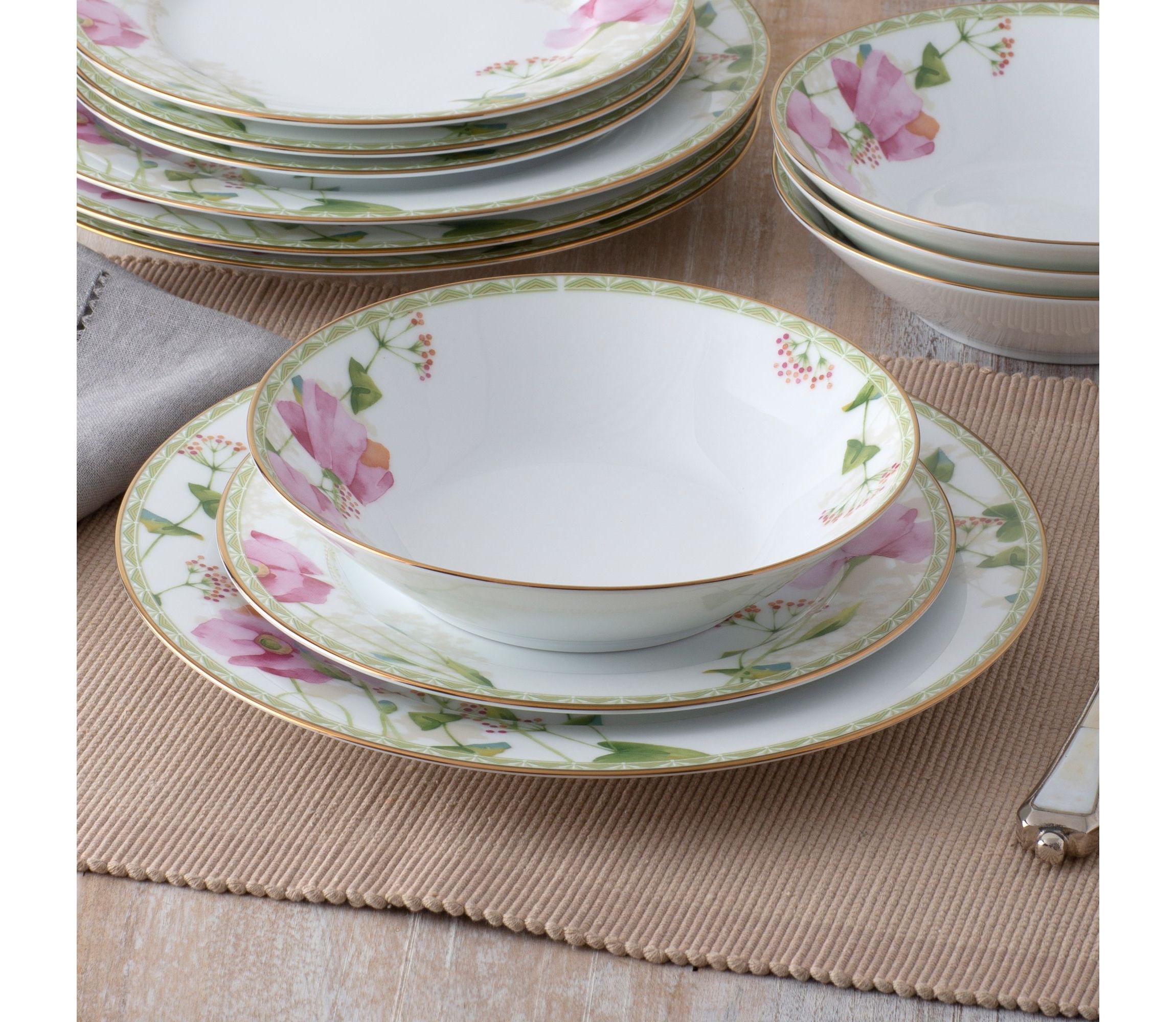 Poppy Place 12-Piece Dinnerware Set, Service for 4