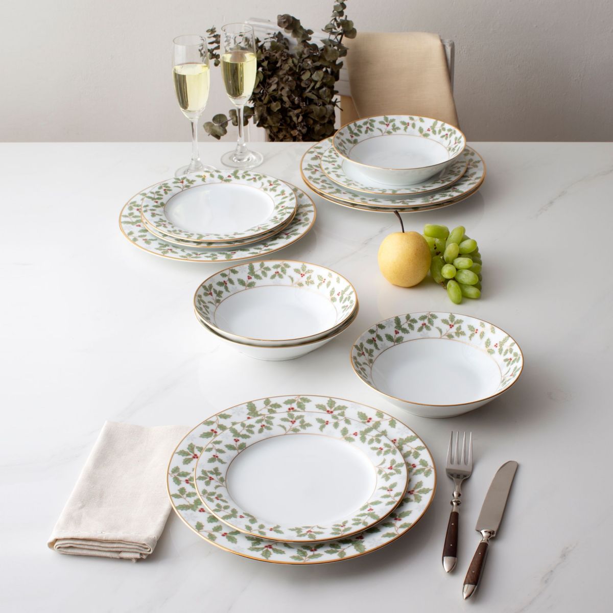 Holly & Berry Gold 12-Piece Dinnerware Set, Service for 4