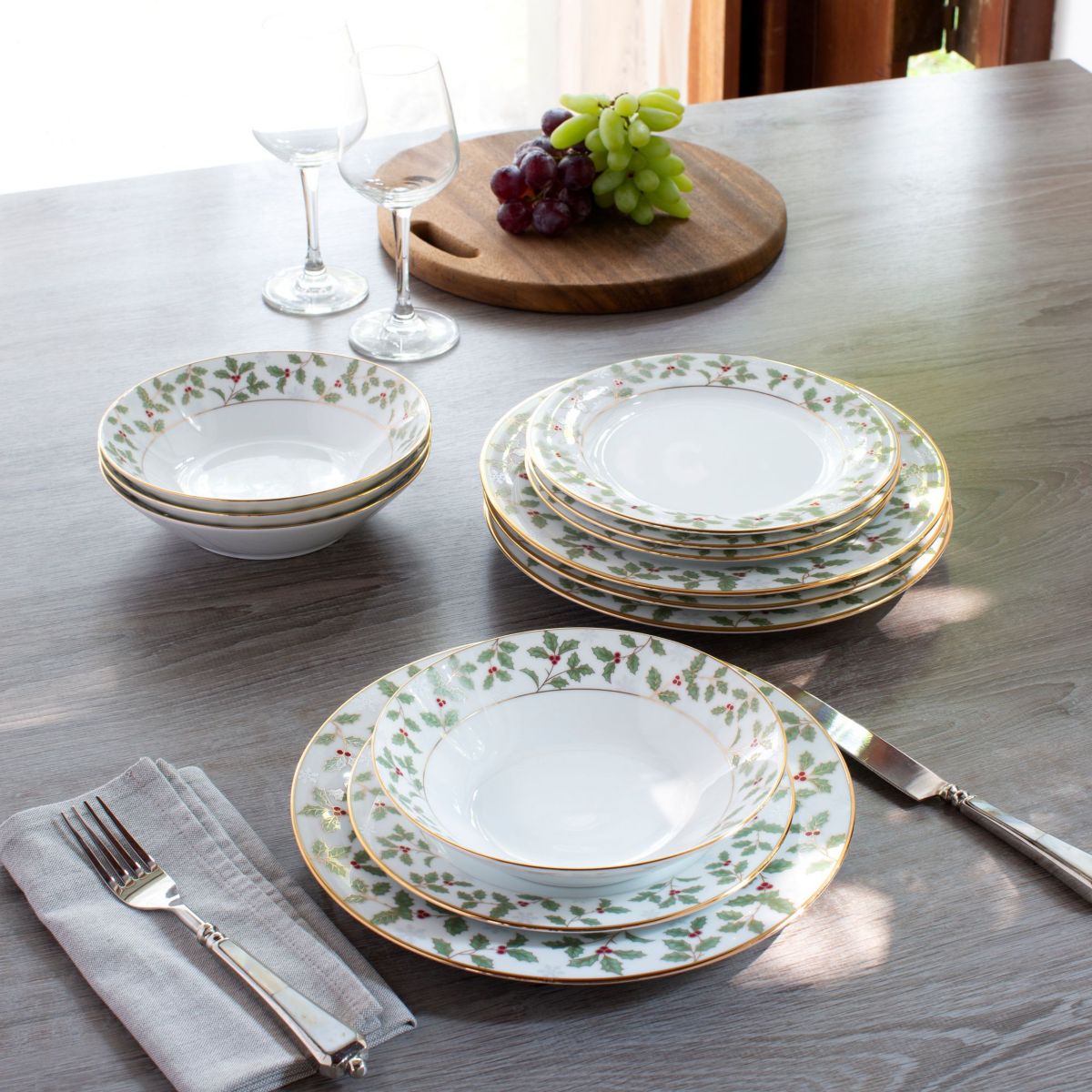 Holly & Berry Gold 12-Piece Dinnerware Set, Service for 4