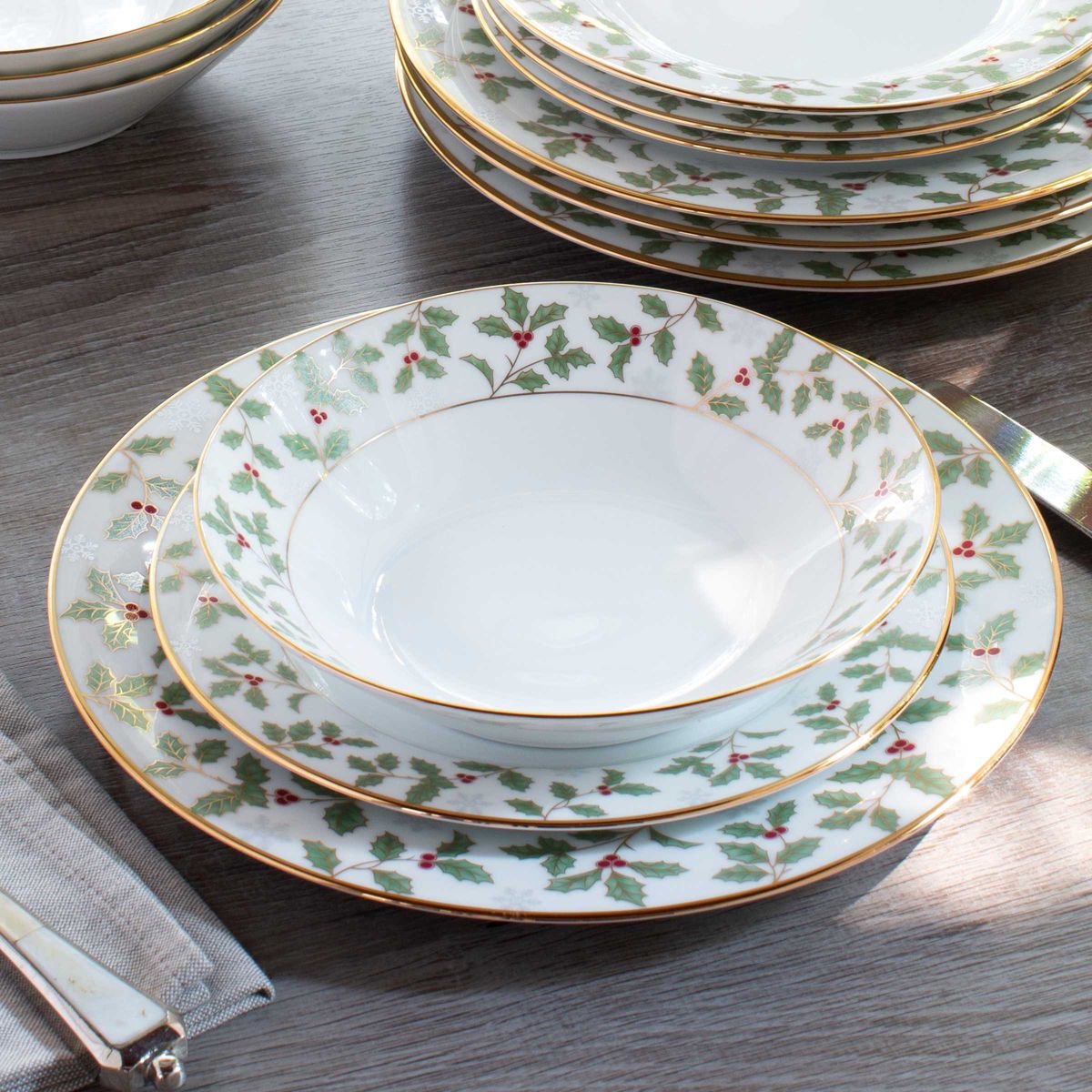 Holly & Berry Gold 12-Piece Dinnerware Set, Service for 4
