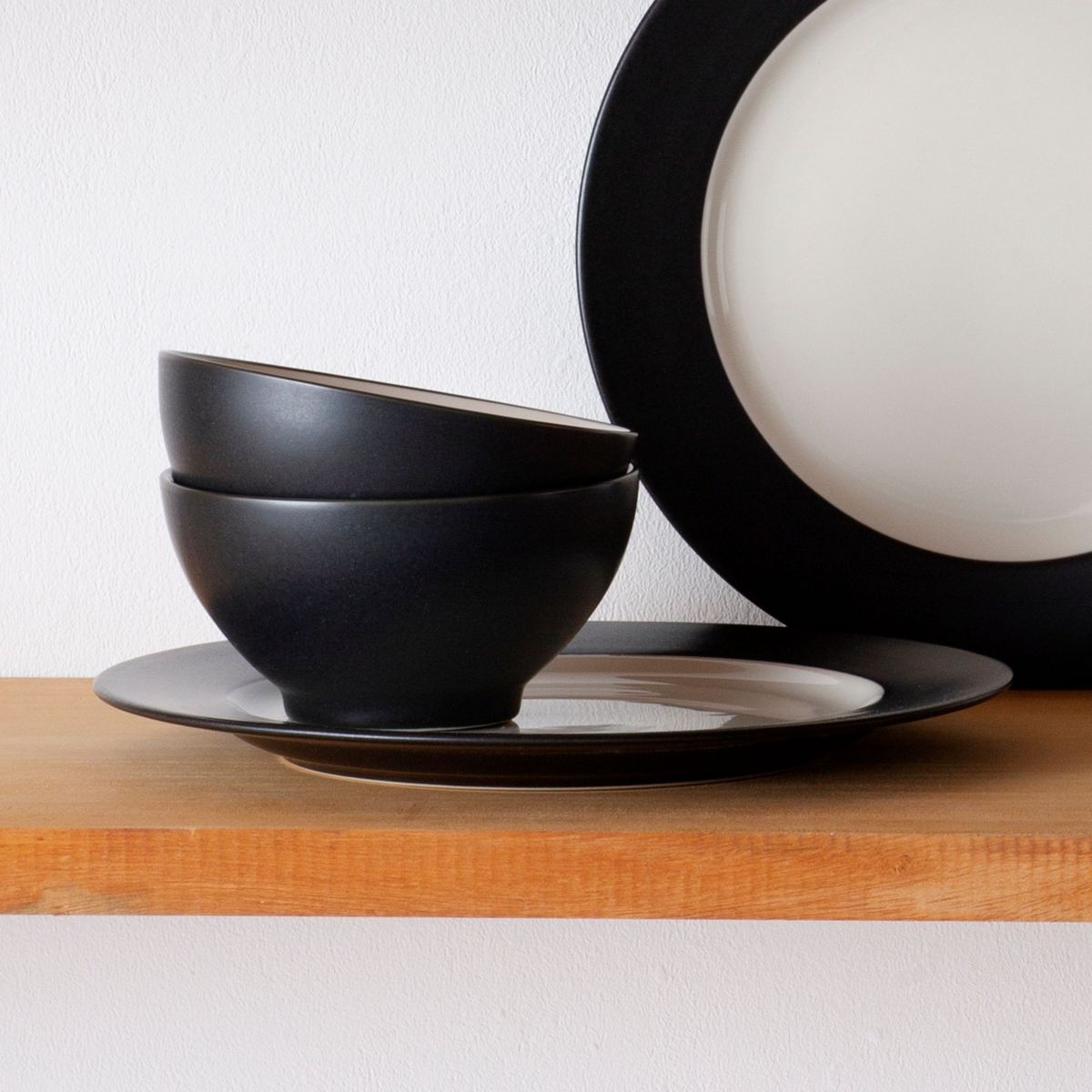 Colorwave 12 Piece Rim Dinnerware Set, Service for 4