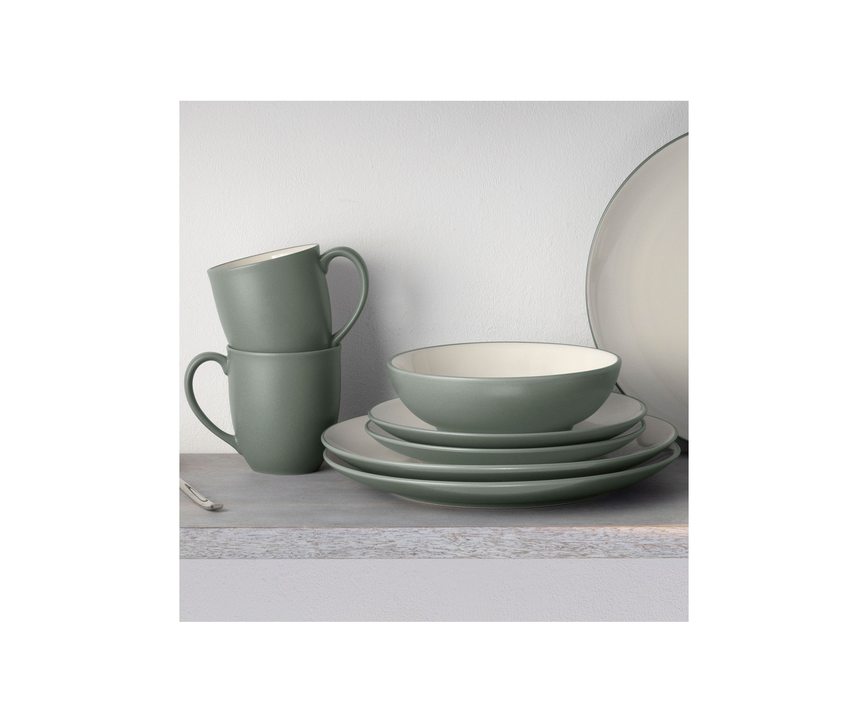 Colorwave Green Coupe 16 Piece Dinnerware Set