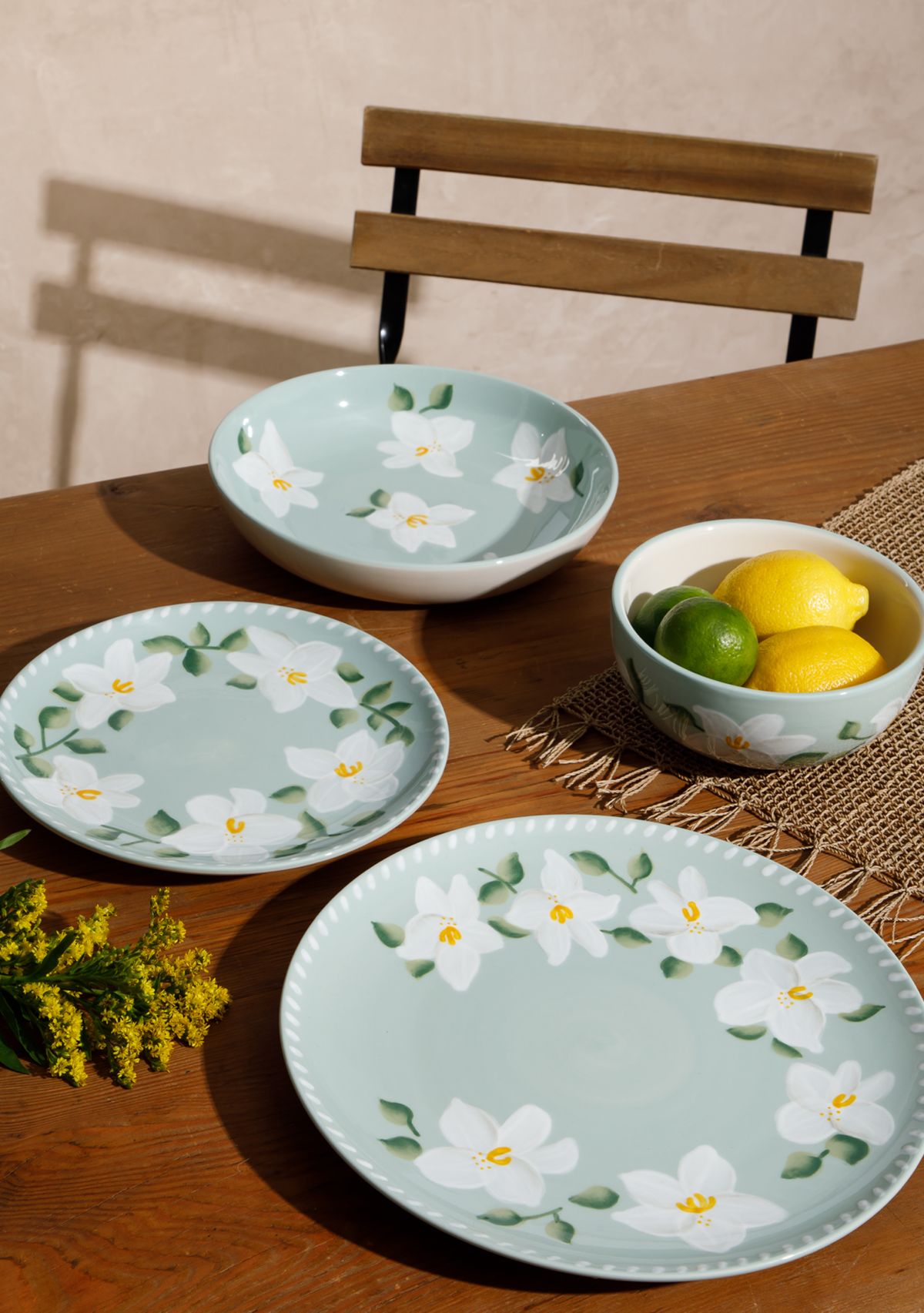  Magnolia Bloom Handpainted 9 Dinner Bowl