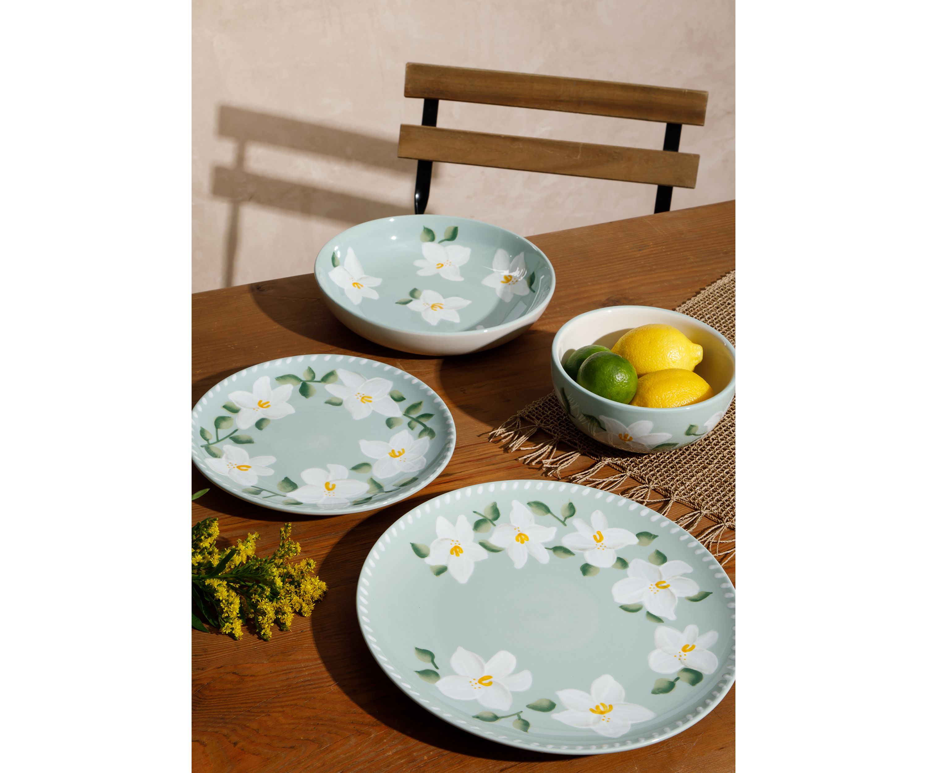  Magnolia Bloom Handpainted 9 Dinner Bowl