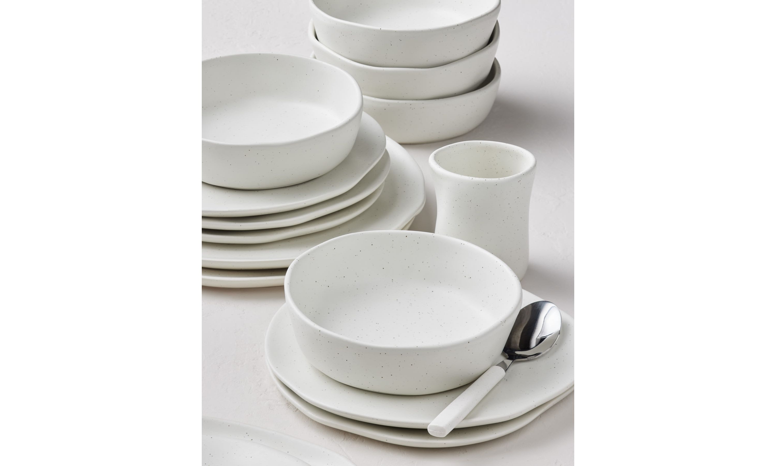 Hekonda 32 pcs Dinnerware Set