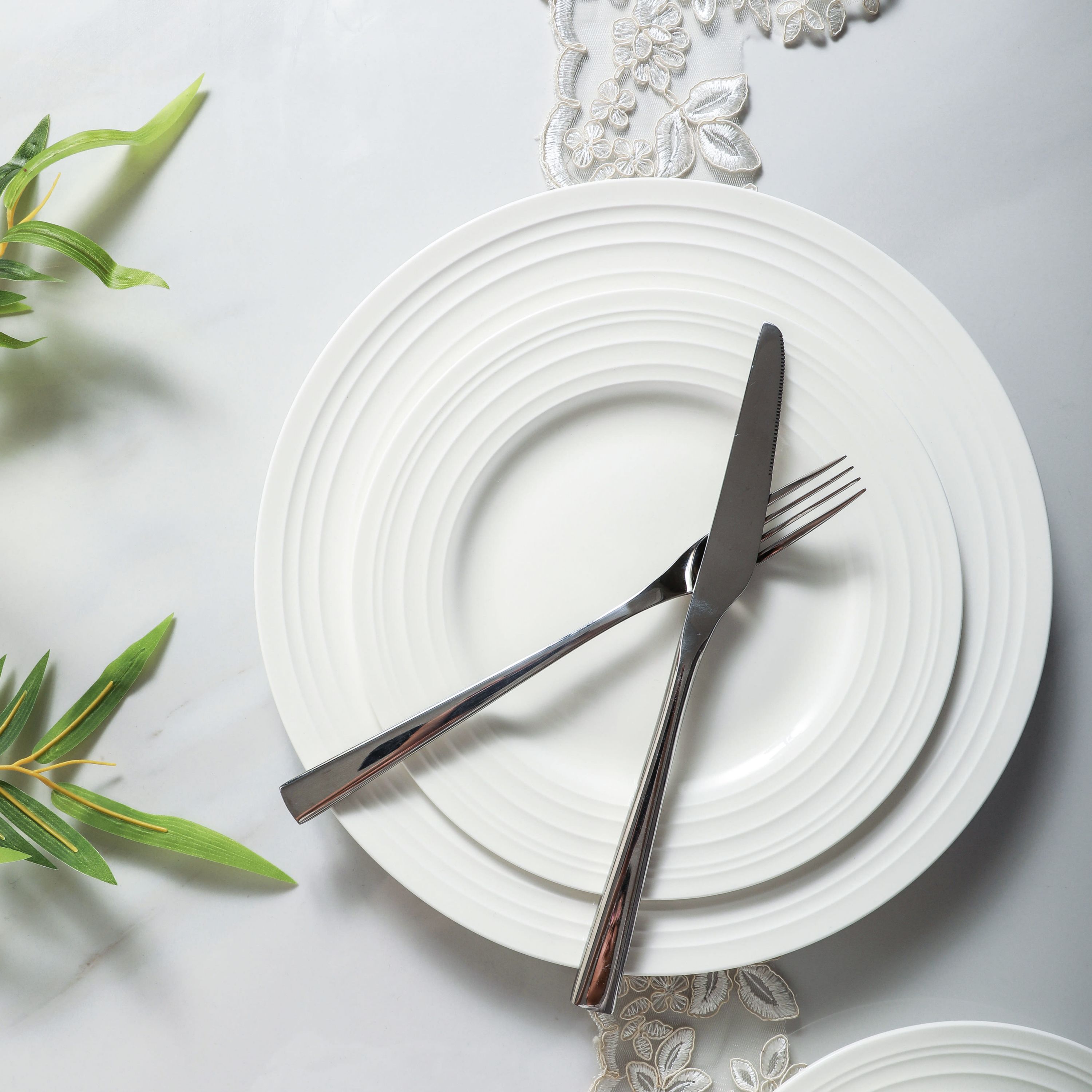 Eleanor 32 pcs Dinnerware Set