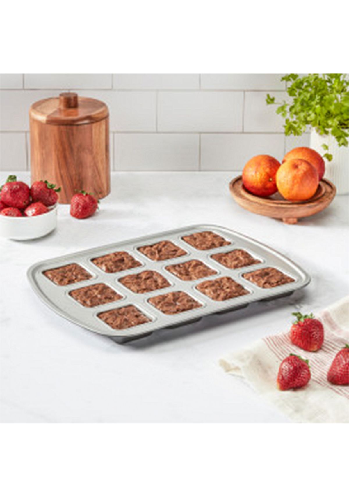 Chef’s Classic™ Nonstick 12-Cup Brownie Pan