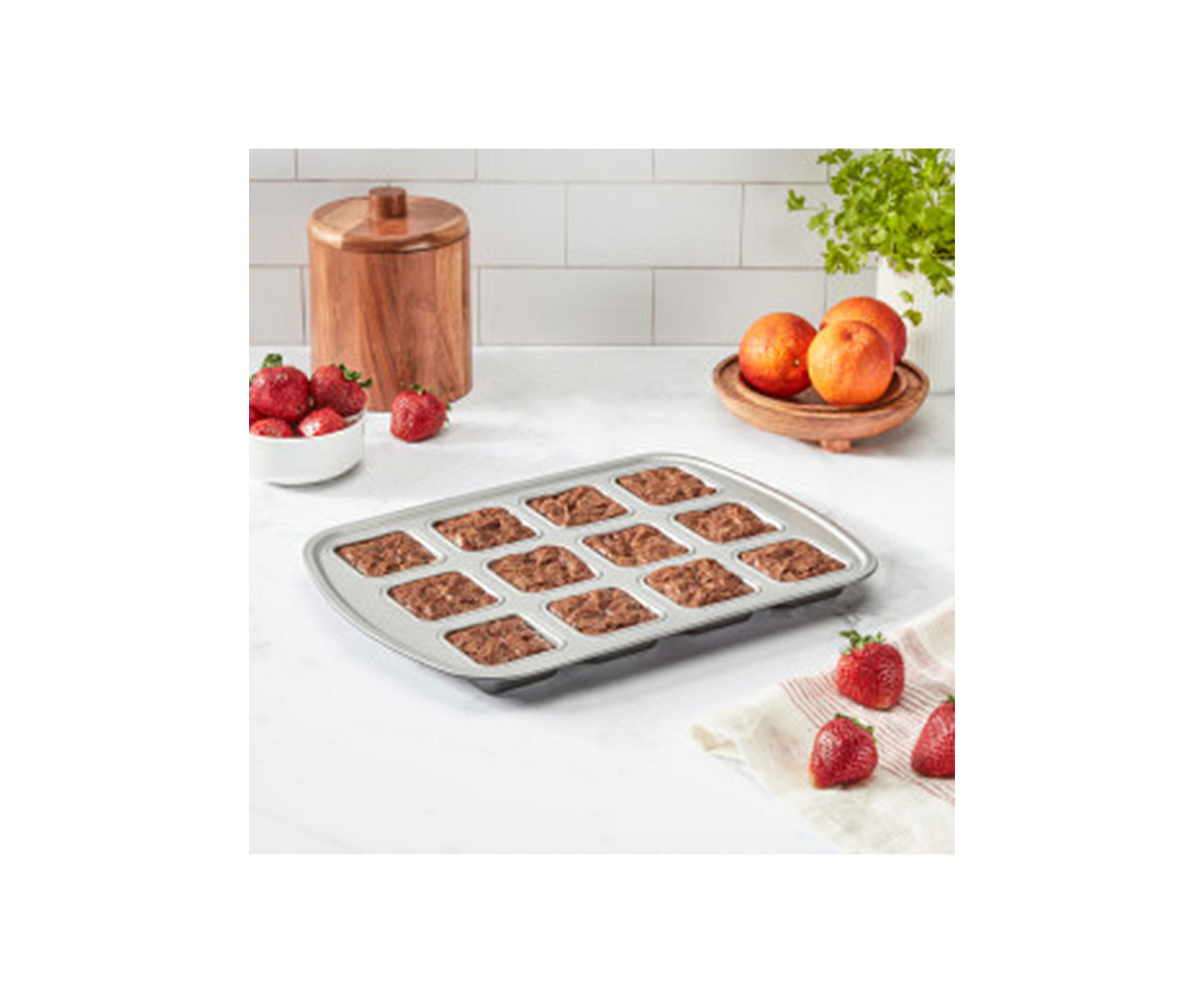 Chef’s Classic™ Nonstick 12-Cup Brownie Pan