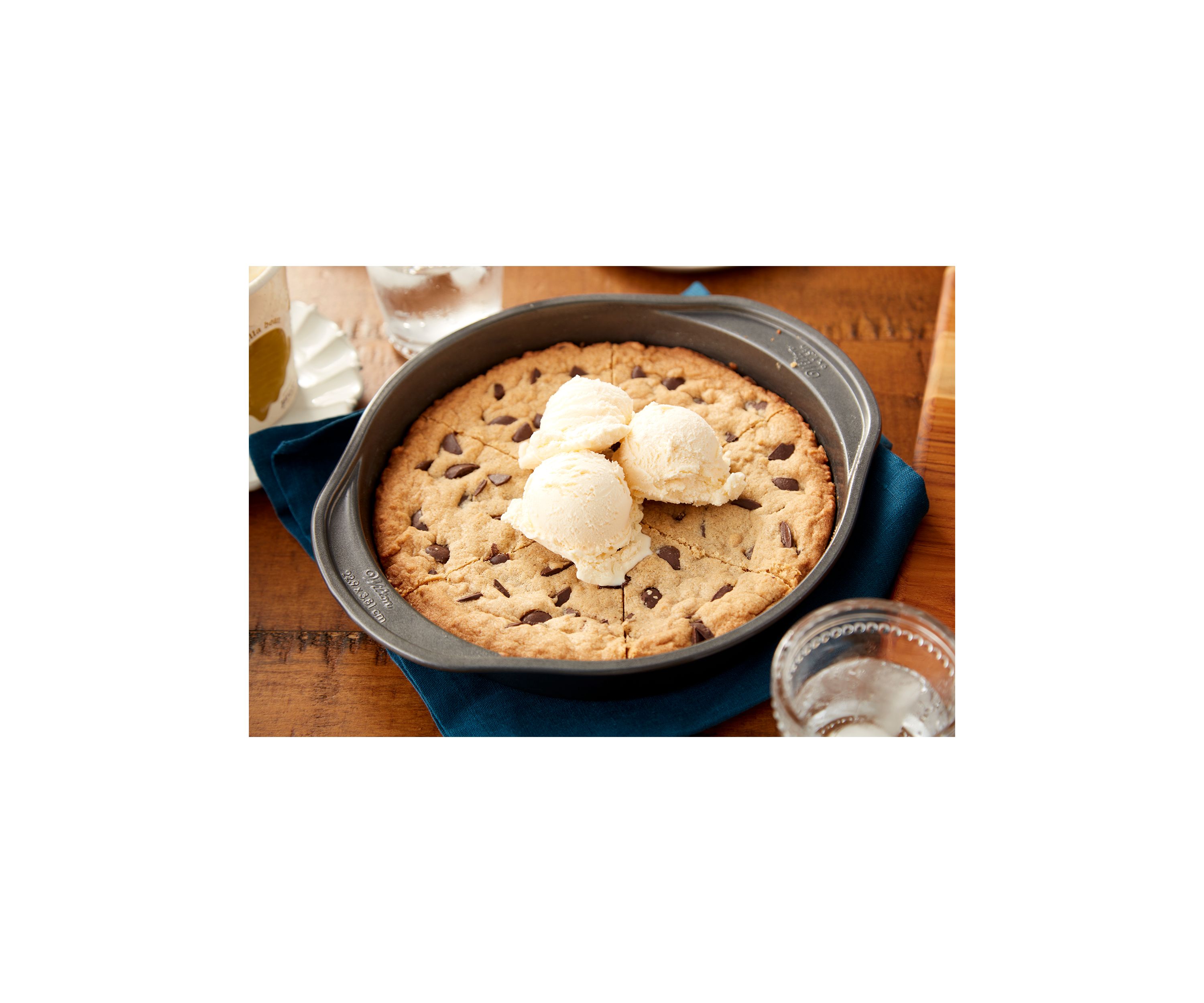 Perfect Results 9 in Non-Stick Round Cake Pan