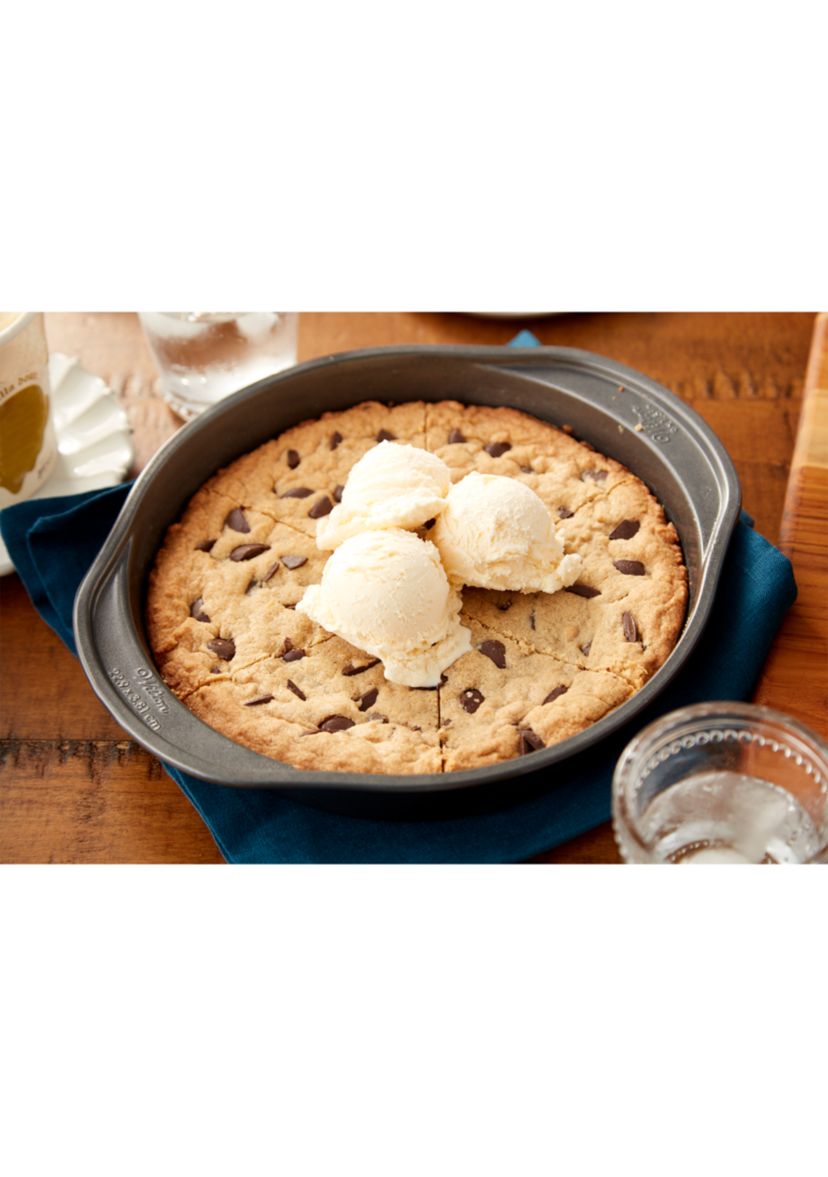Perfect Results 9 in Non-Stick Round Cake Pan